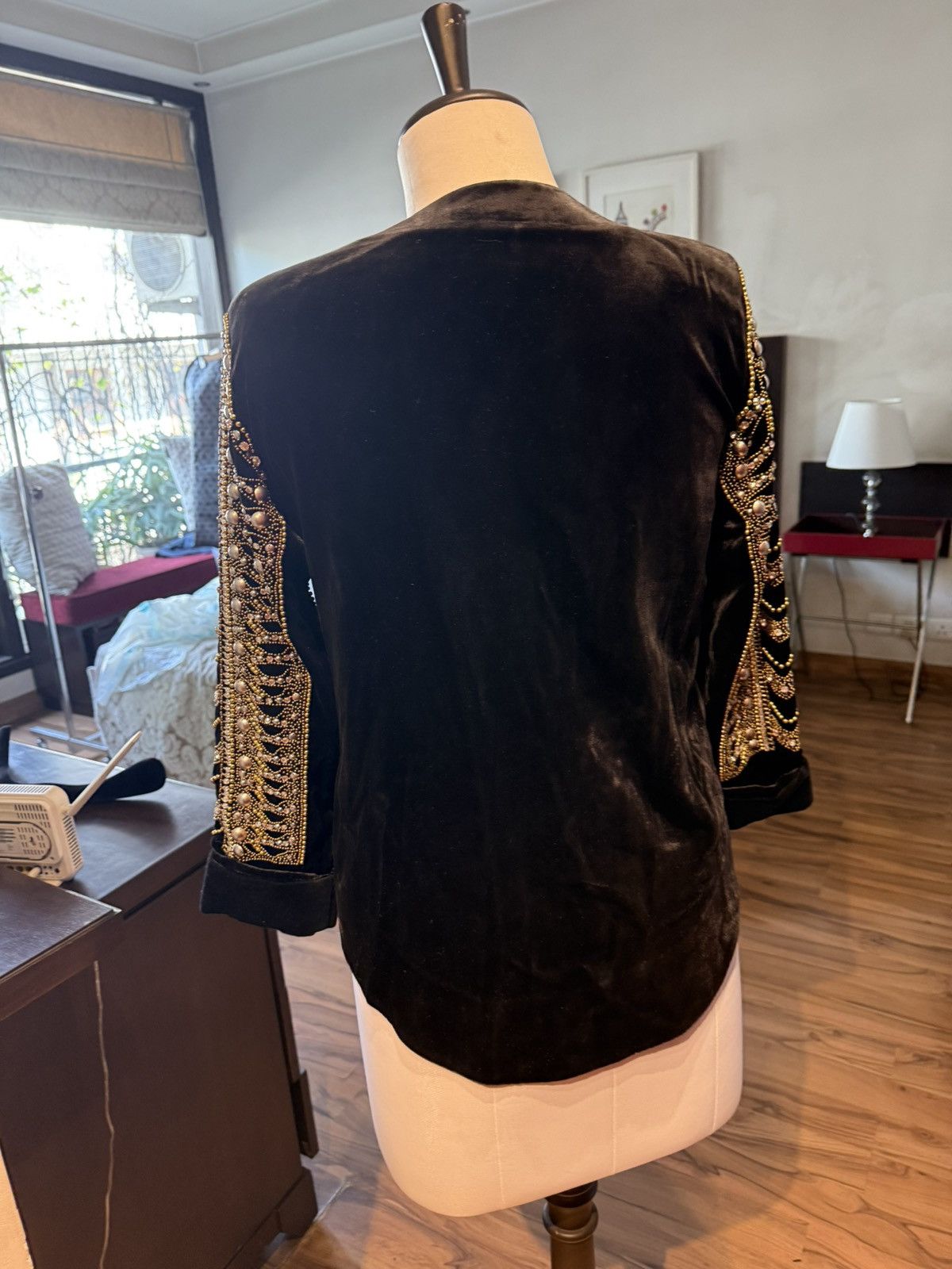 Balmain H&M Balmain Velvet Pearl Beaded Jacket Brand New Size M / US 6-8 / IT 42-44 - 4 Thumbnail