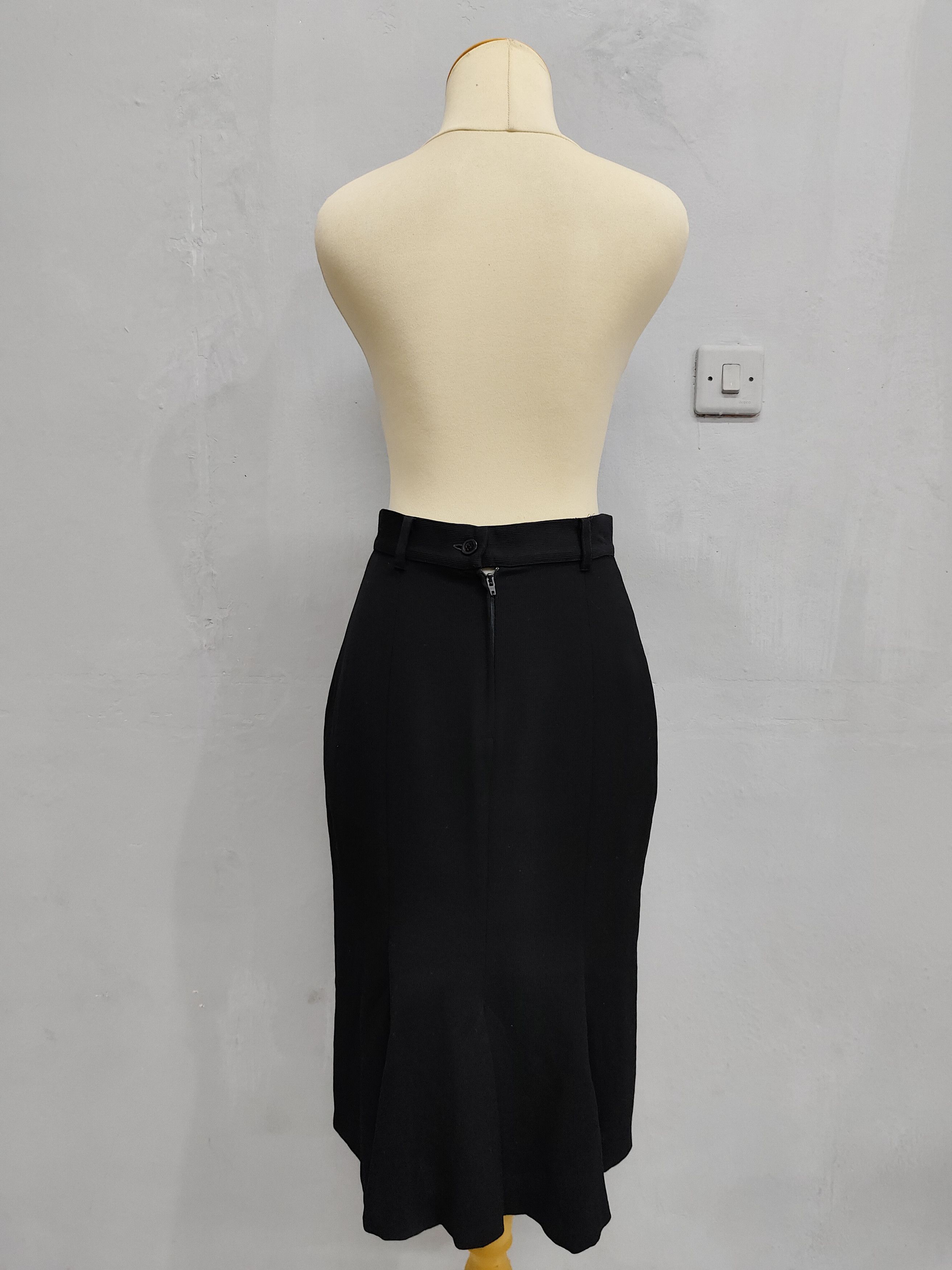 Byblos 💥 Byblos 🇮🇹 Wool Black Midi Skirt Size 28" / US 6 / IT 42 - 3 Thumbnail