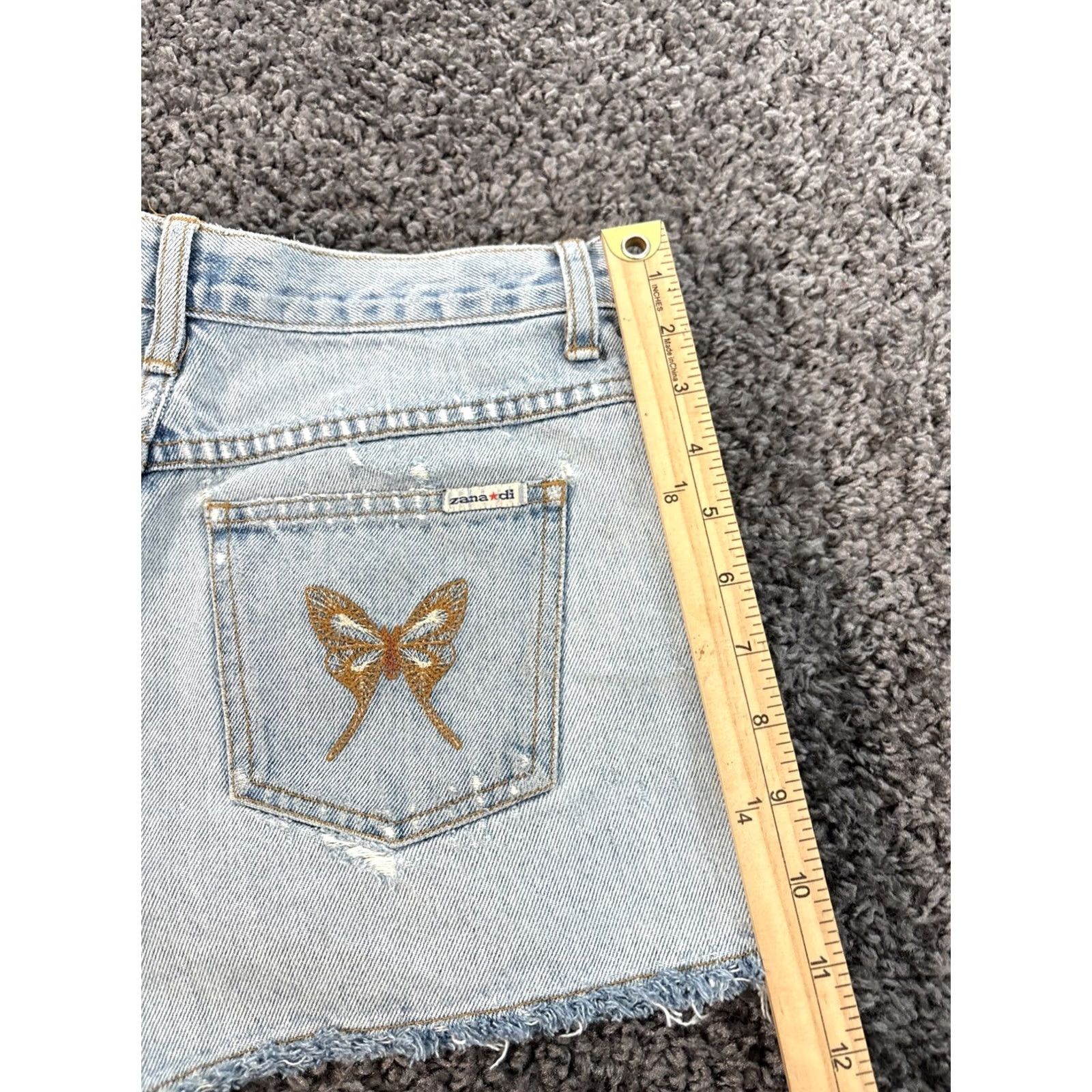 Vintage VINTAGE Zana Di Shorts Womens 28 Light Wash Embroidered Butterfly Mid Rise 90s Denim Blue Cut-Off 90s Mens Womens Boys Girls Size 28" / US 6 / IT 42 - 2 Thumbnail