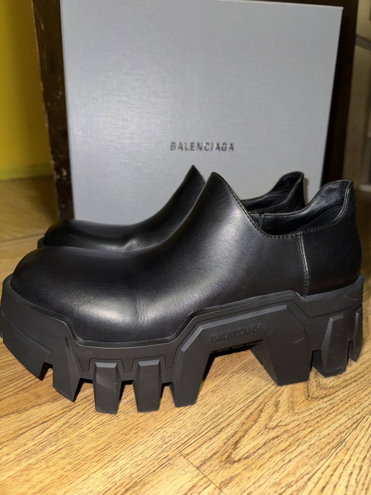 Balenciaga Balenciaga BullDozer Chelsea boot size 41 | Grailed