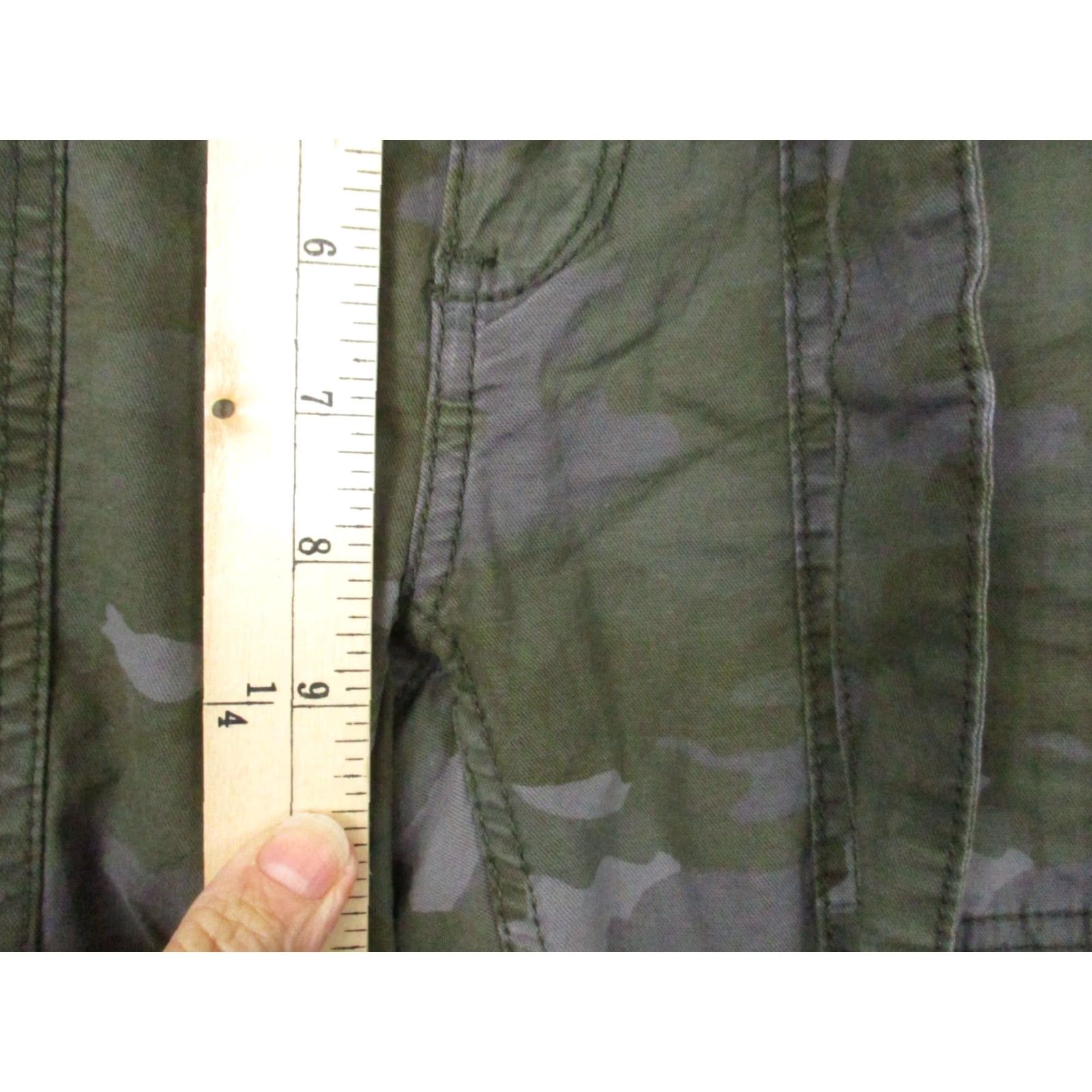 Anthropologie VINTAGE The Wanderer By Anthropologie Women 26 Green Camo Linen Blend Cargo Pants Size 26" / US 2 / IT 38 - 3 Thumbnail