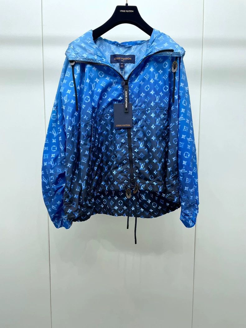 Louis Vuitton Louis Vuitton 23 pre-fall blue gradient logo hooded trench Size US XXS / EU 40 - 1 Thumbnail