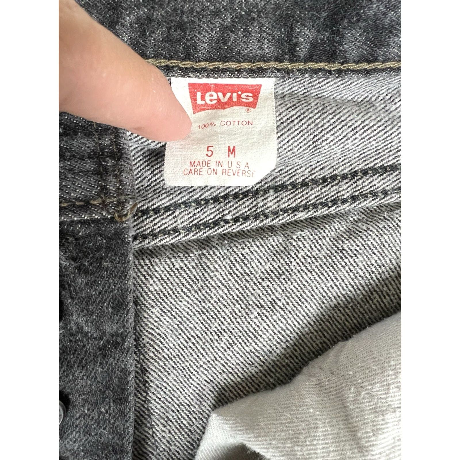Levi's VINTAGE Levi’s 501 Jeans Black Denim Women’s 5 M Made In USA Womens Jeans 32in Inseam Tapered USA 80s 90s Size 27" / US 4 / IT 40 - 2 Thumbnail