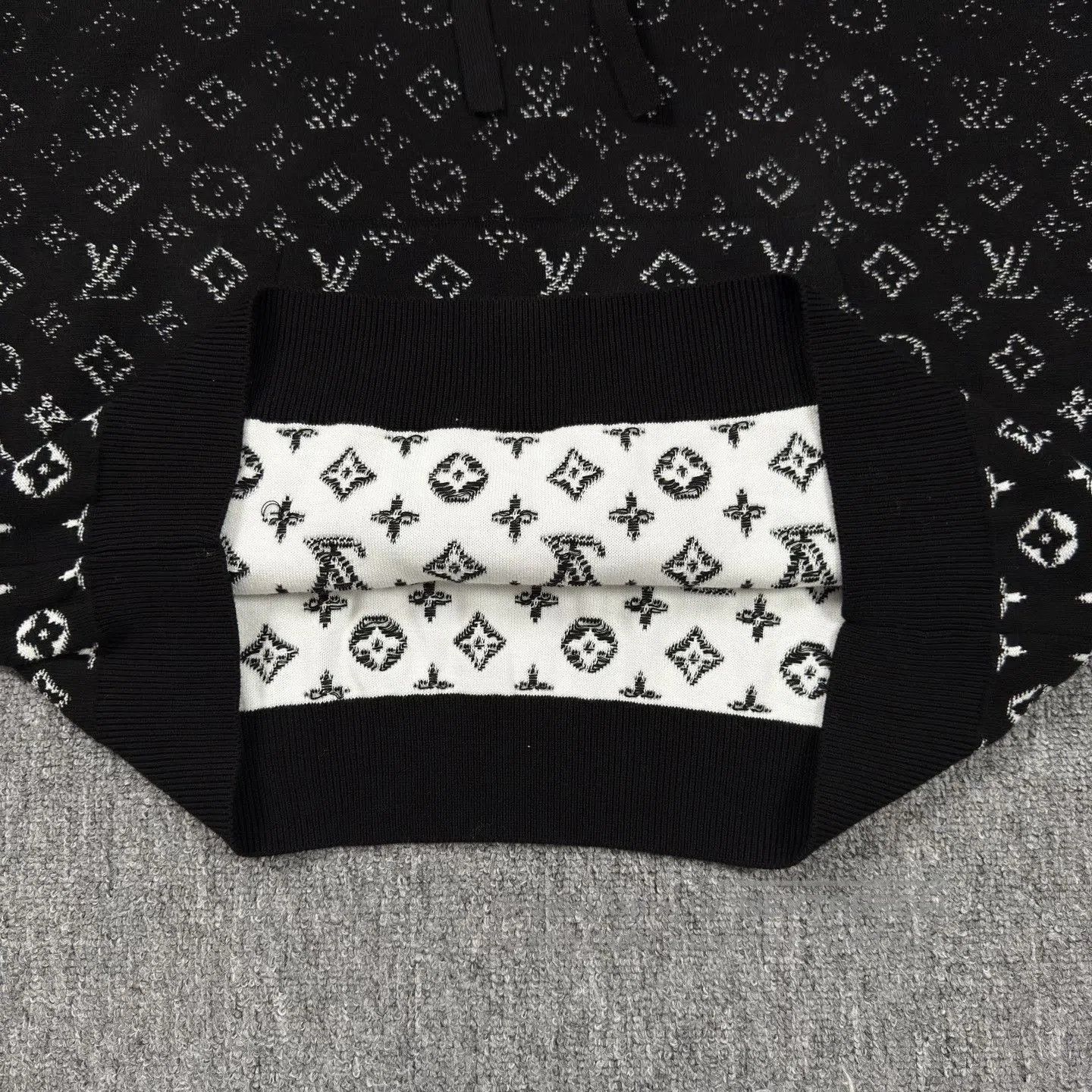 Louis Vuitton LV Black White Gradient Print Hoodie. Size US XL / EU 56 / 4 - 7 Thumbnail