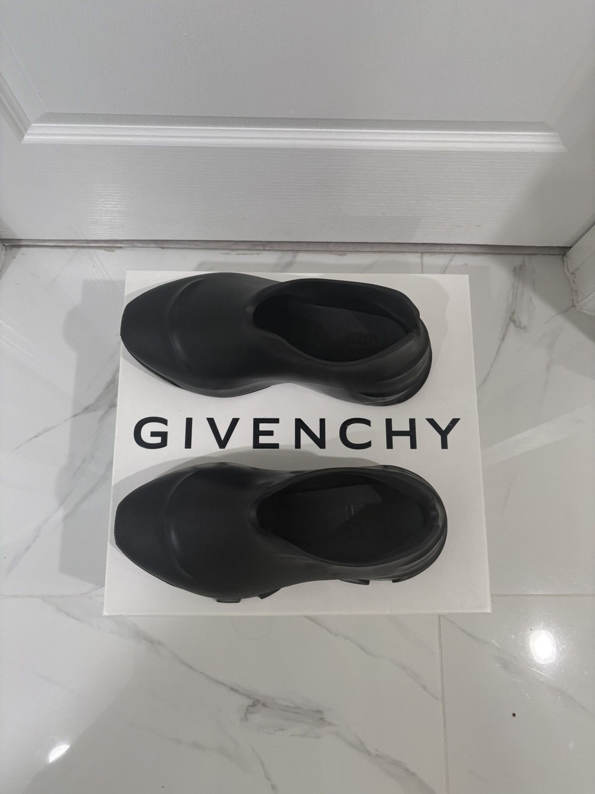 Givenchy Givenchy monumental mallow Size US 10 / EU 43 - 2 Thumbnail