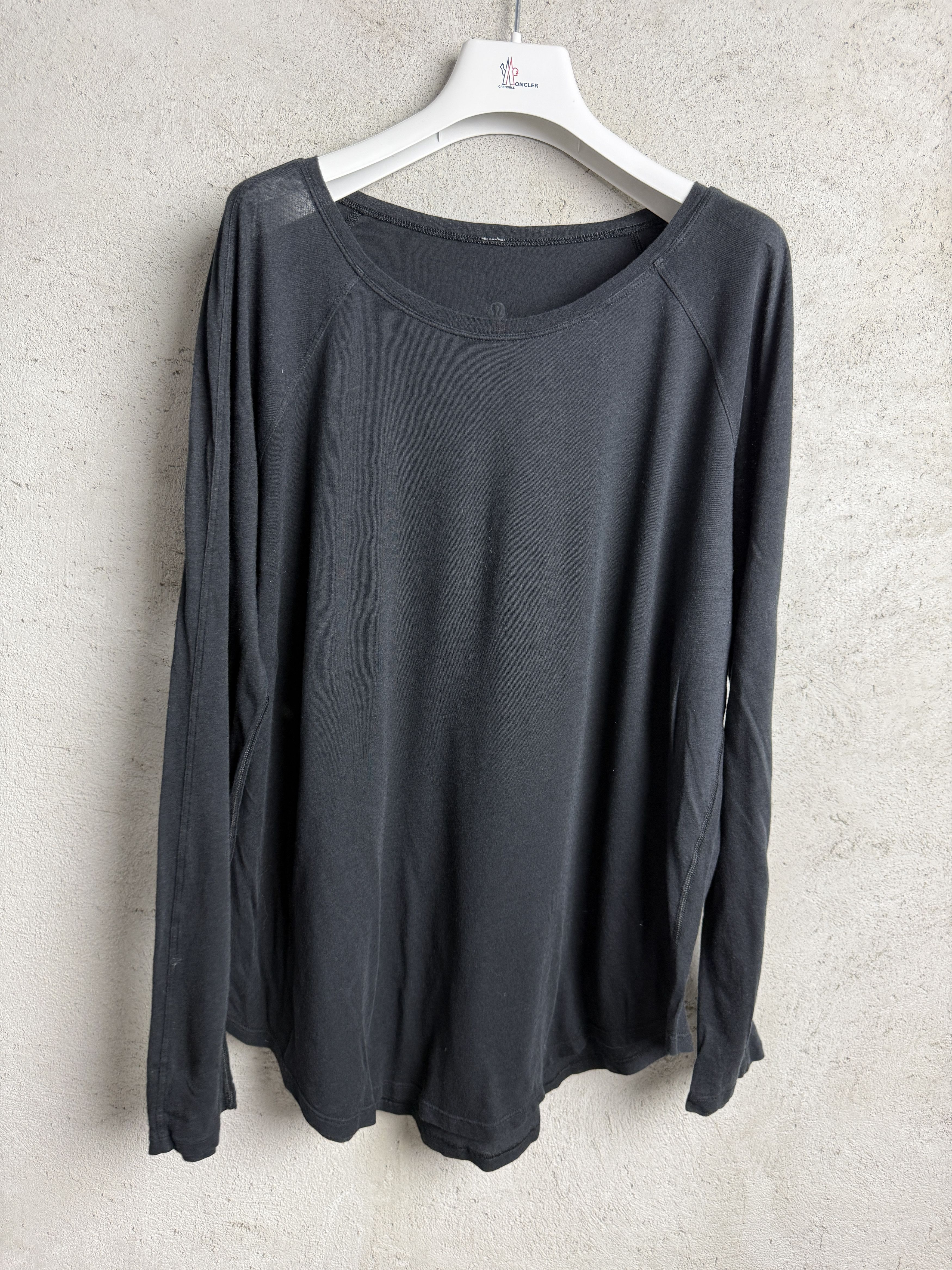 Lululemon Lululemon black long sleeve t-shirt tee yoga gym pilates Size M / US 6-8 / IT 42-44 - 2 Thumbnail