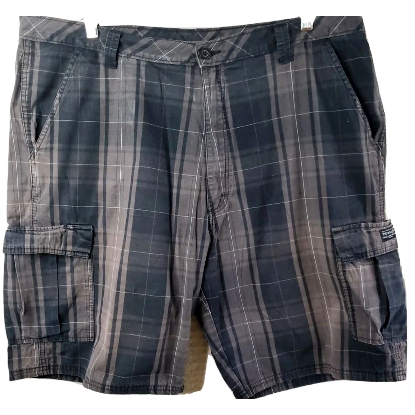 Wrangler Wrangler Men's 40 Flat-Front Relax Comfort-Fit Cargo Shorts Black Brown Plaid Size US 40 / EU 56 - 2 Thumbnail