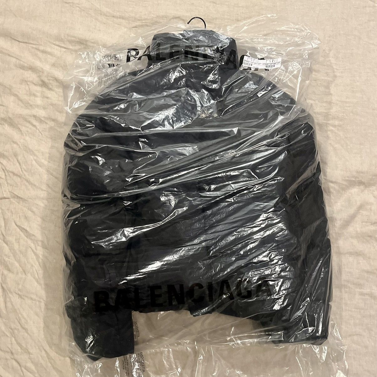 Balenciaga Balenciaga C Shape Embroidered BB Logo Puffer Jacket Size L / US 10 / IT 46 - 20 Thumbnail