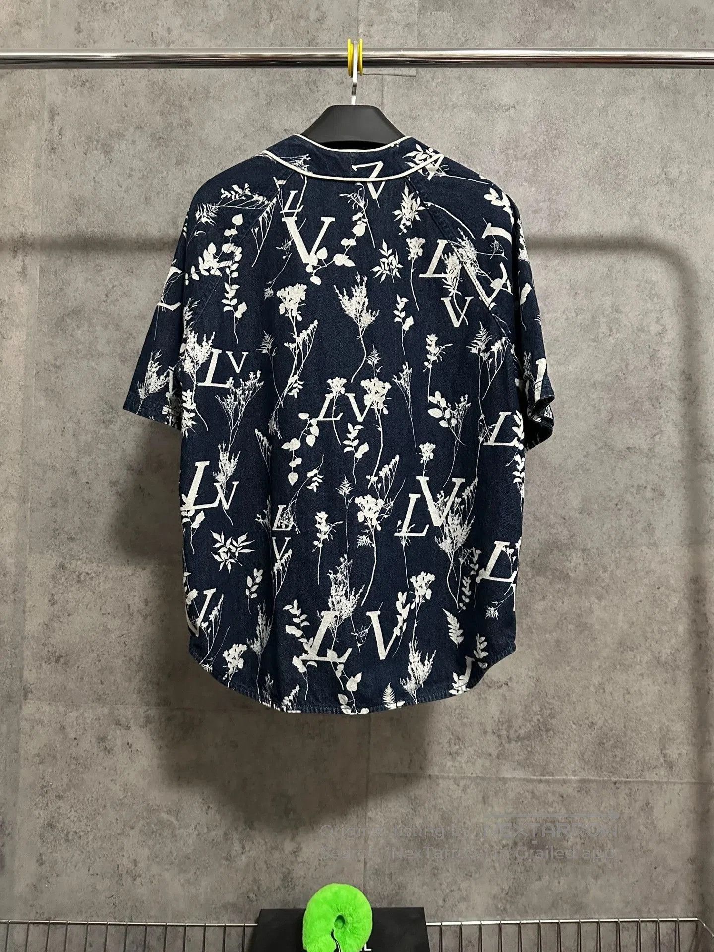 Louis Vuitton LV Denim Wheat Logo Short-Sleeve Shirt. Size US S / EU 44-46 / 1 - 5 Thumbnail