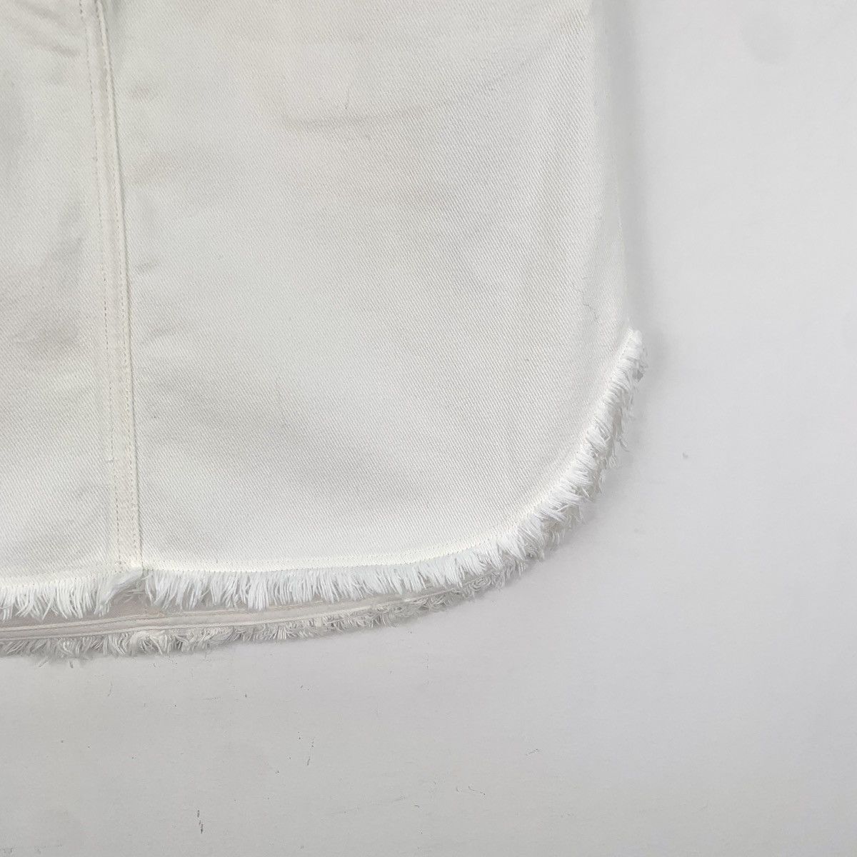 Louis Vuitton Louis Vuitton White Raw Edge Cotton Denim Mini Skirt K26WX Size 24" / US 00 / IT 34 - 4 Thumbnail