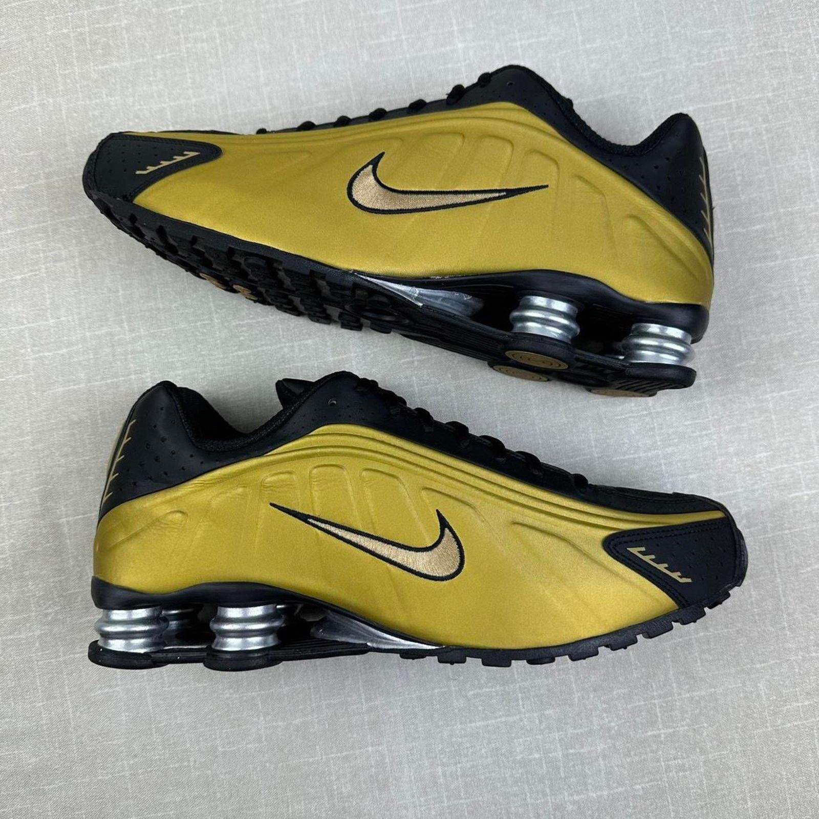 Nike 💛 Nike Shox R4 "Metallic Gold" 11M Size US 11 / EU 44 - 2 Thumbnail