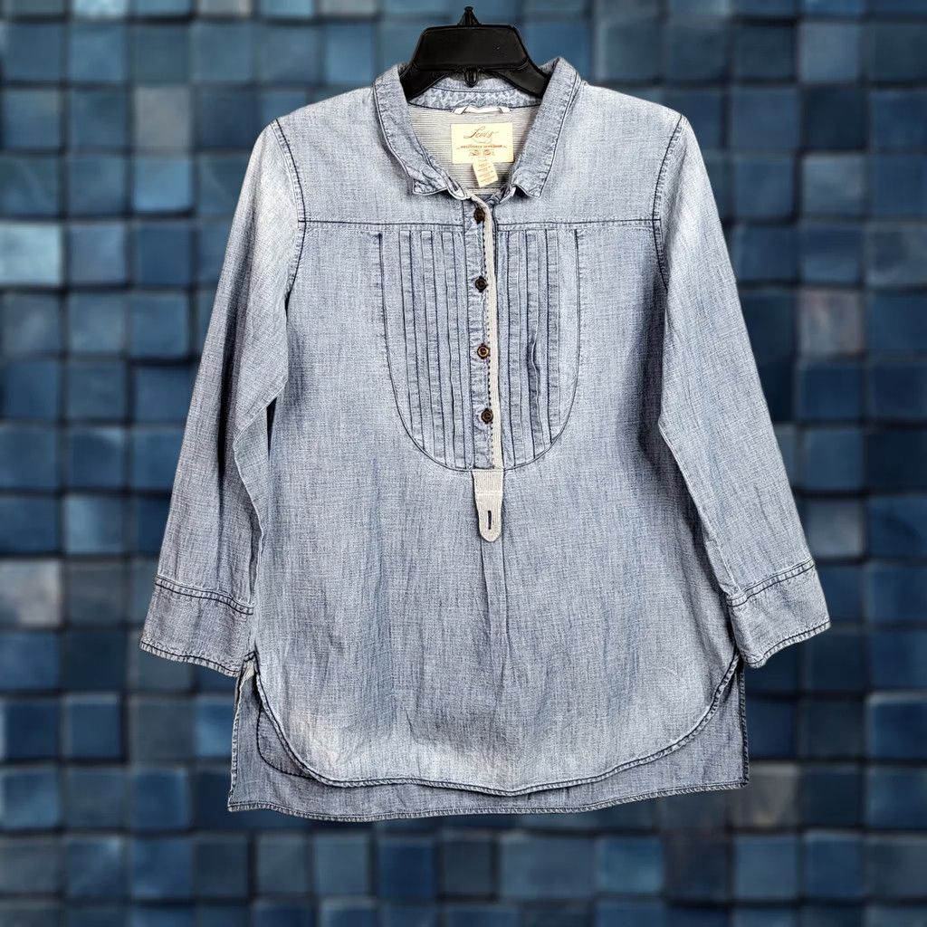 Levi's Levi's Button-Up Chambray Shirt 3/4 Sleeve Women M Blue Regular Size Levi's Shirt Women M Blue Chambray Button-Up 3/4 Sleeve Casual Everyday Size M / US 6-8 / IT 42-44 - 1 Thumbnail
