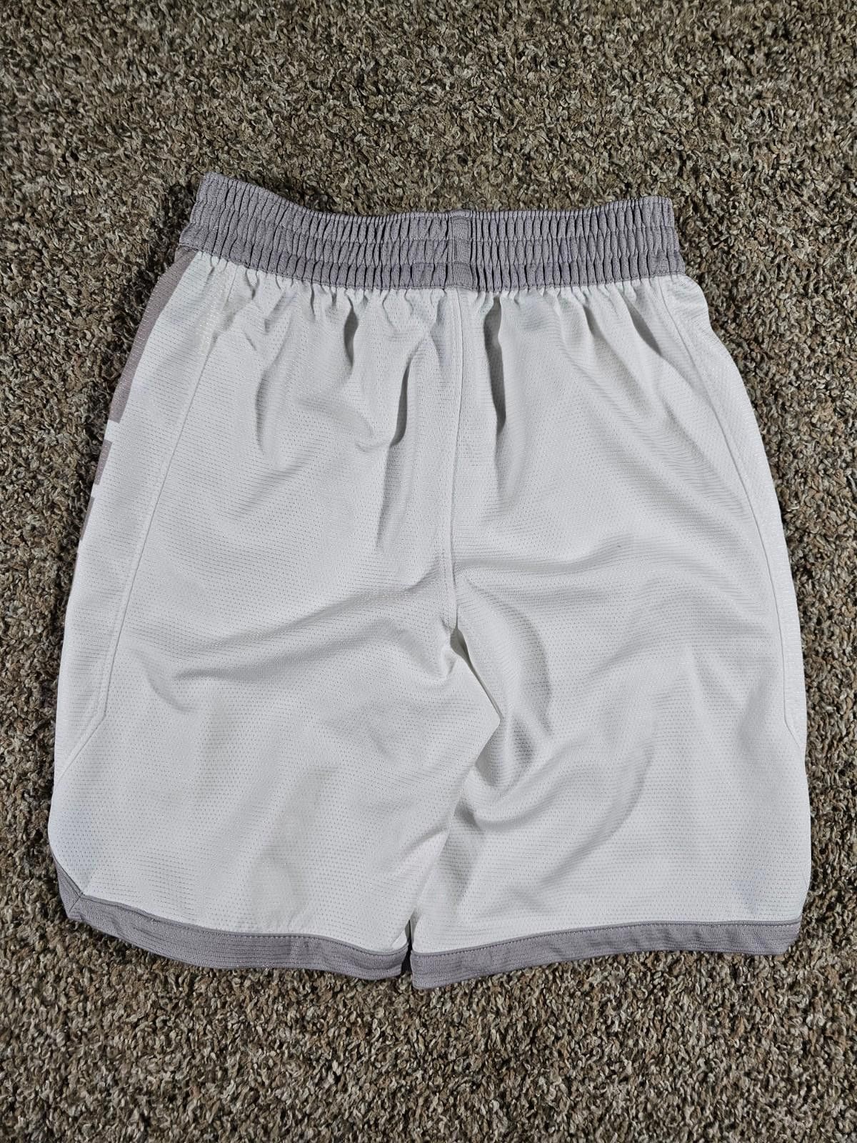 Nike Nike Dri-Fit White Gray Kids M Shorts Size US 26 / EU 42 - 5 Thumbnail