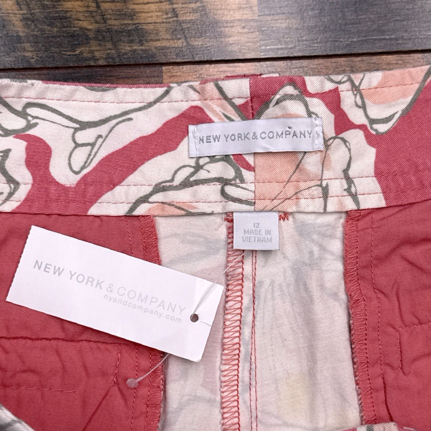 Vintage New York & Company Mid Rise Shorts 12 Pink Flowers Stretch Twill Chino Women Regular Summer Floral Casual Travel Party/Cocktail | Womens Size 34" / US 12 / IT 48 - 4 Thumbnail
