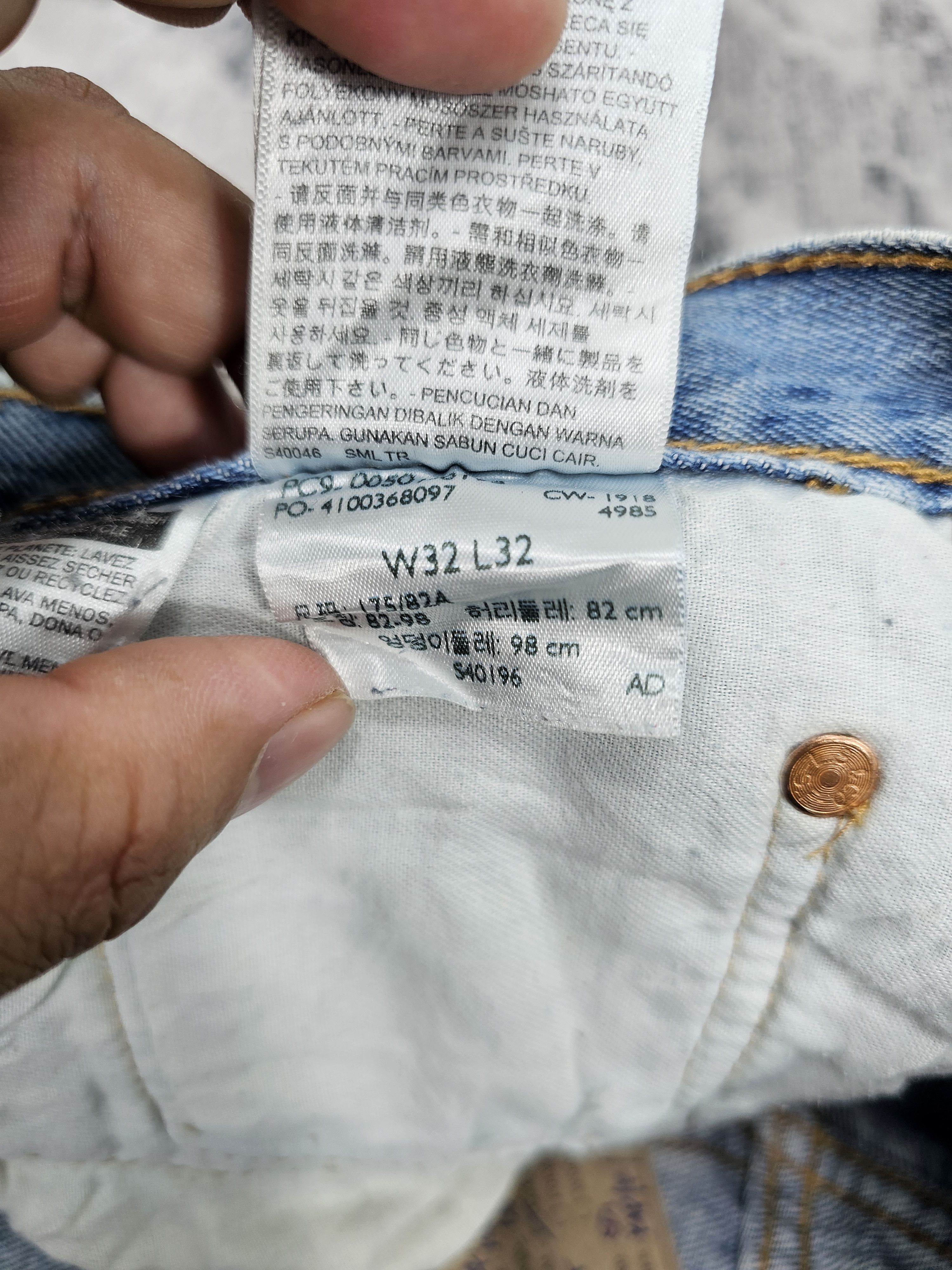 Levi's Vintage Clothing Vtg LEVIS 501 Ripped Stain Light Blue Jeans Size 32X31 L0525 Size US 32 / EU 48 - 13 Thumbnail