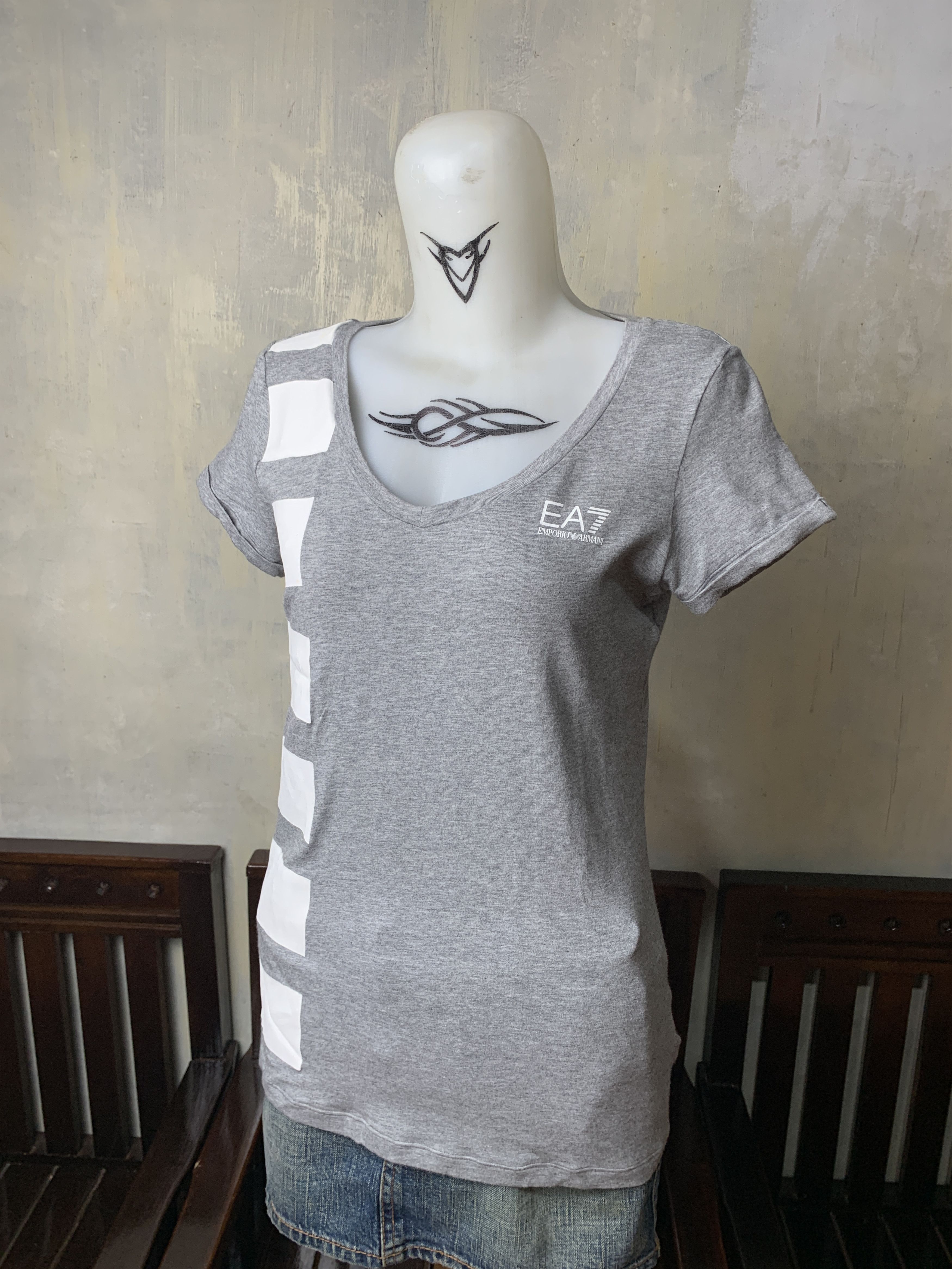 Emporio Armani Emporio Armani Gray V-neck Tee (M) Size M / US 6-8 / IT 42-44 - 2 Thumbnail