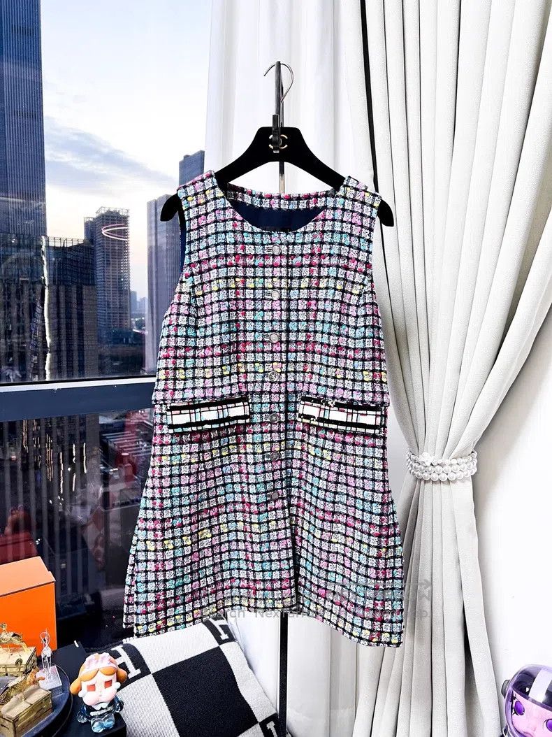 Chanel Chanel Heavy industry mosaic colourful sequin vest dress s Size S / US 4 / IT 40 - 1 Thumbnail