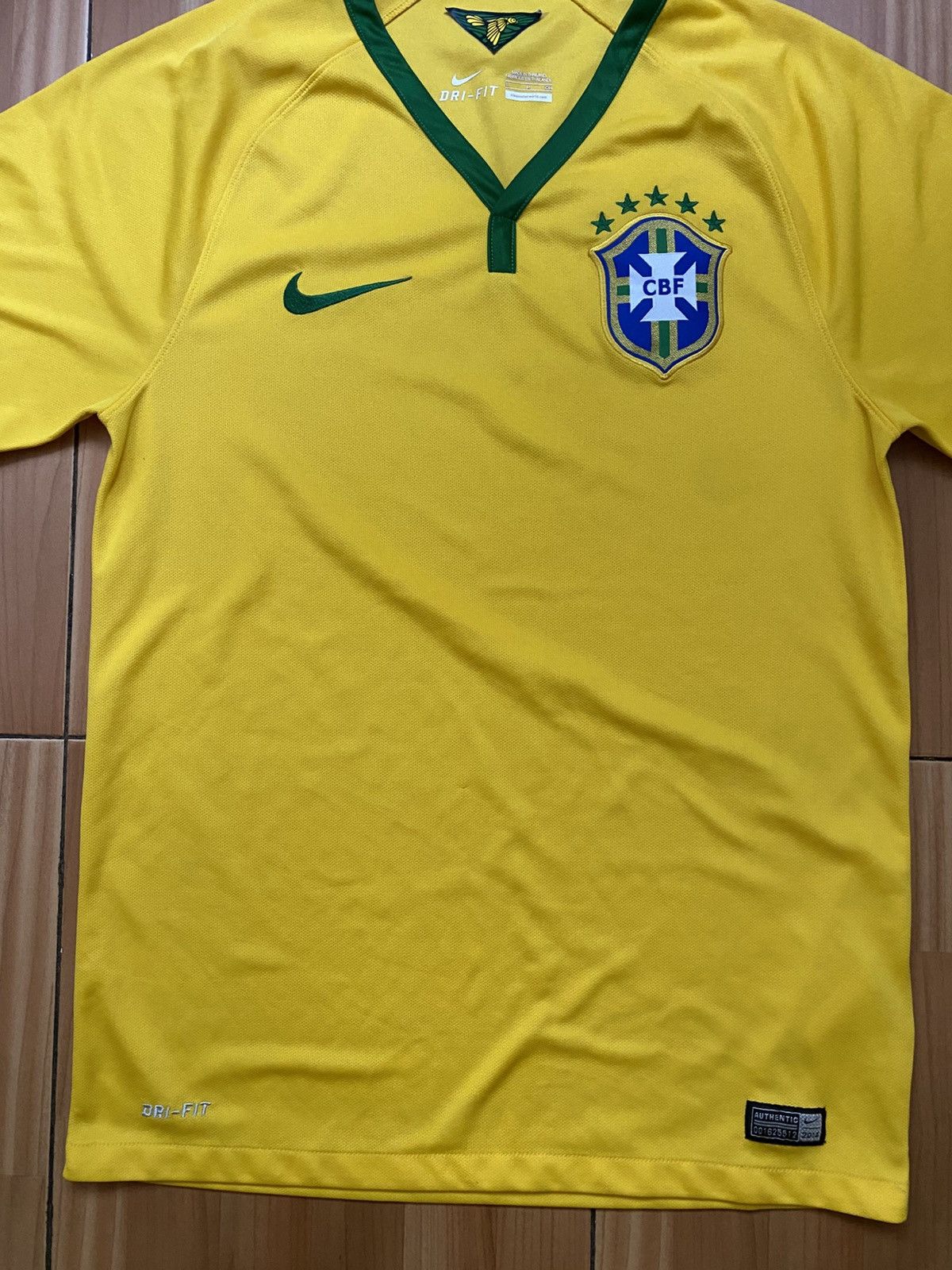 Nike Nike BRASIL 2014 2015 HOME FOOTBALL SHIRT SOCCER JERSEY Size US S / EU 44-46 / 1 - 3 Thumbnail