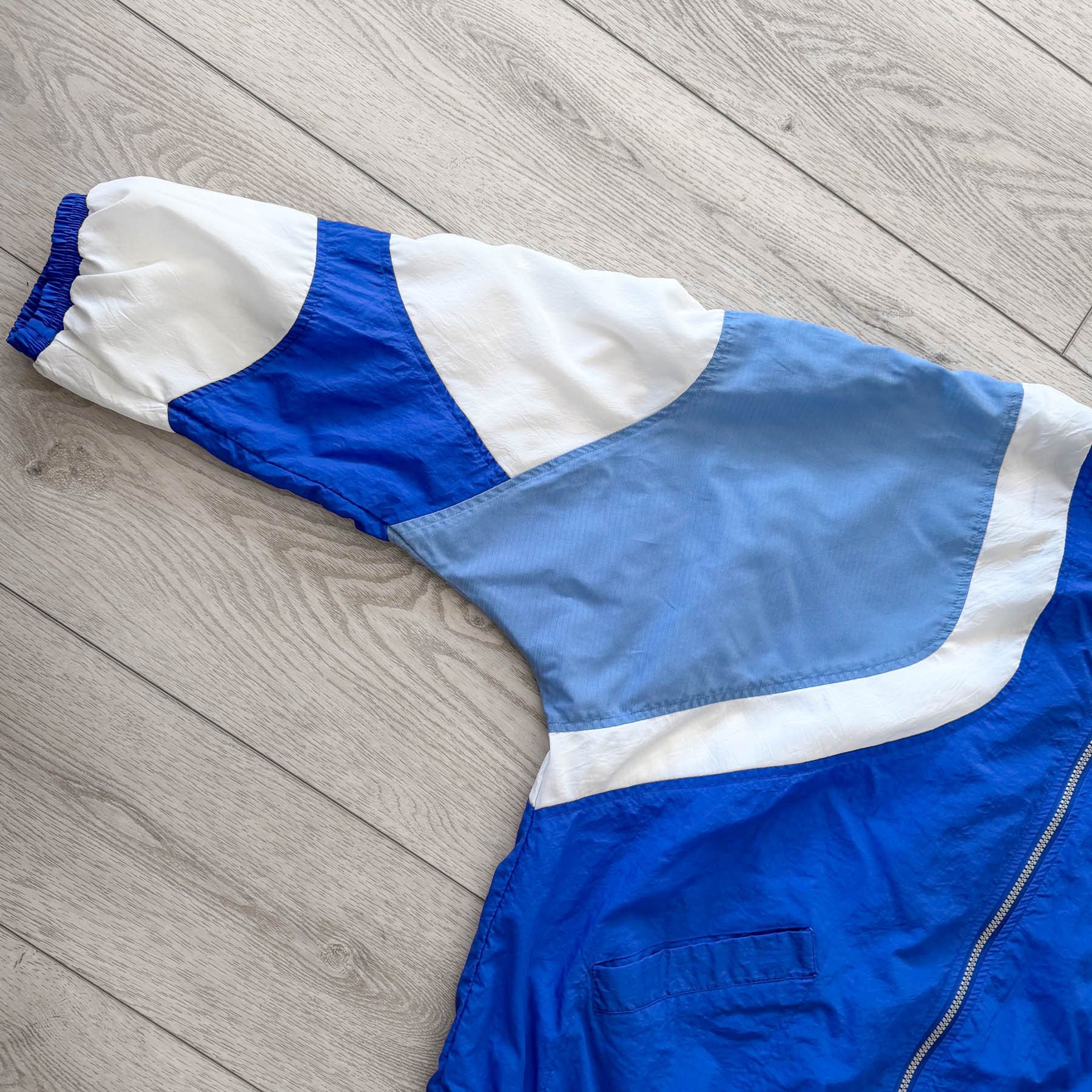 Nike Vintage Nike Small Swoosh Logo Softshell Windbreaker Jacket Size US XL / EU 56 / 4 - 3 Thumbnail