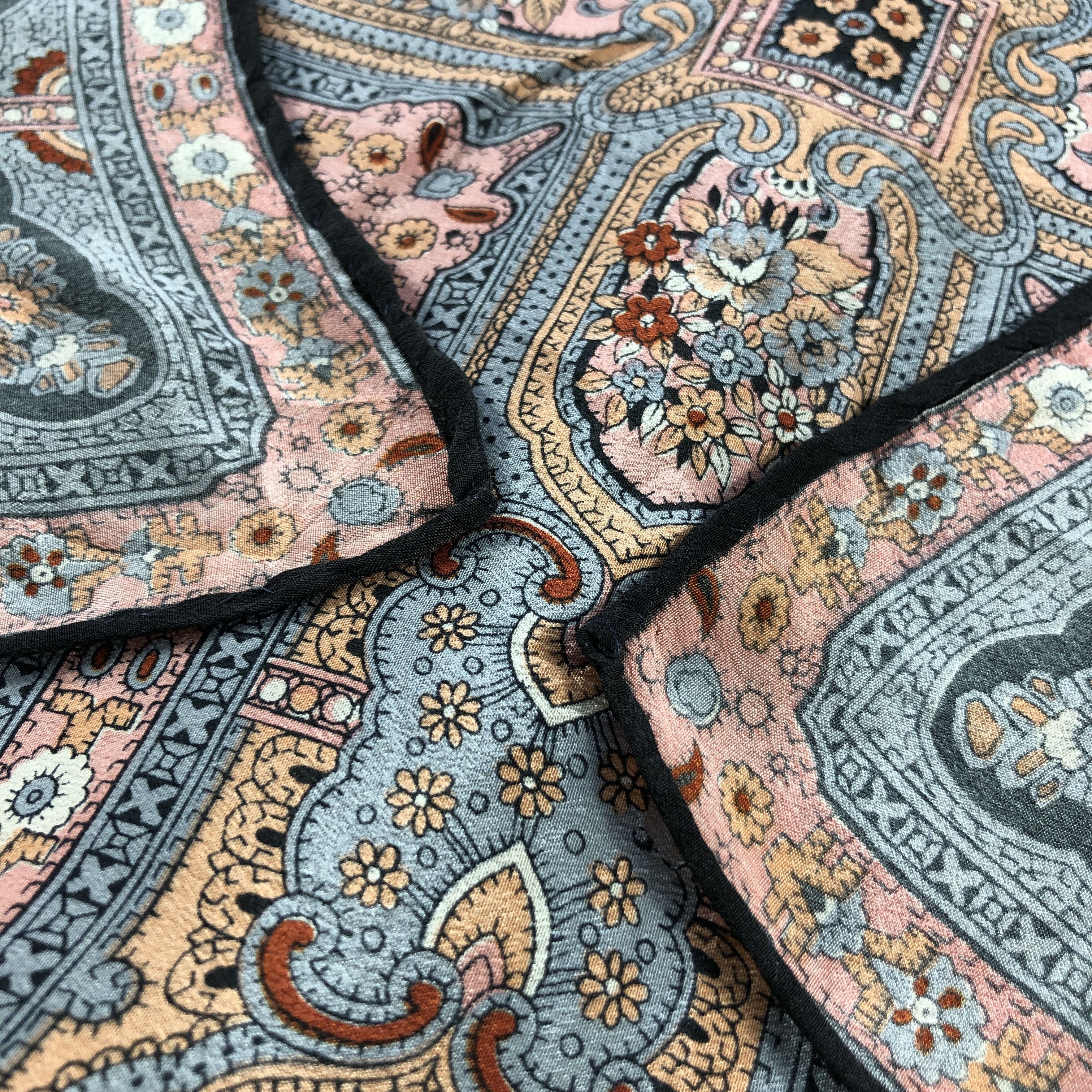 Vintage Vintage Luxury Paisley Hand Rolled Silk Scarf M1325 Size ONE SIZE - 4 Thumbnail