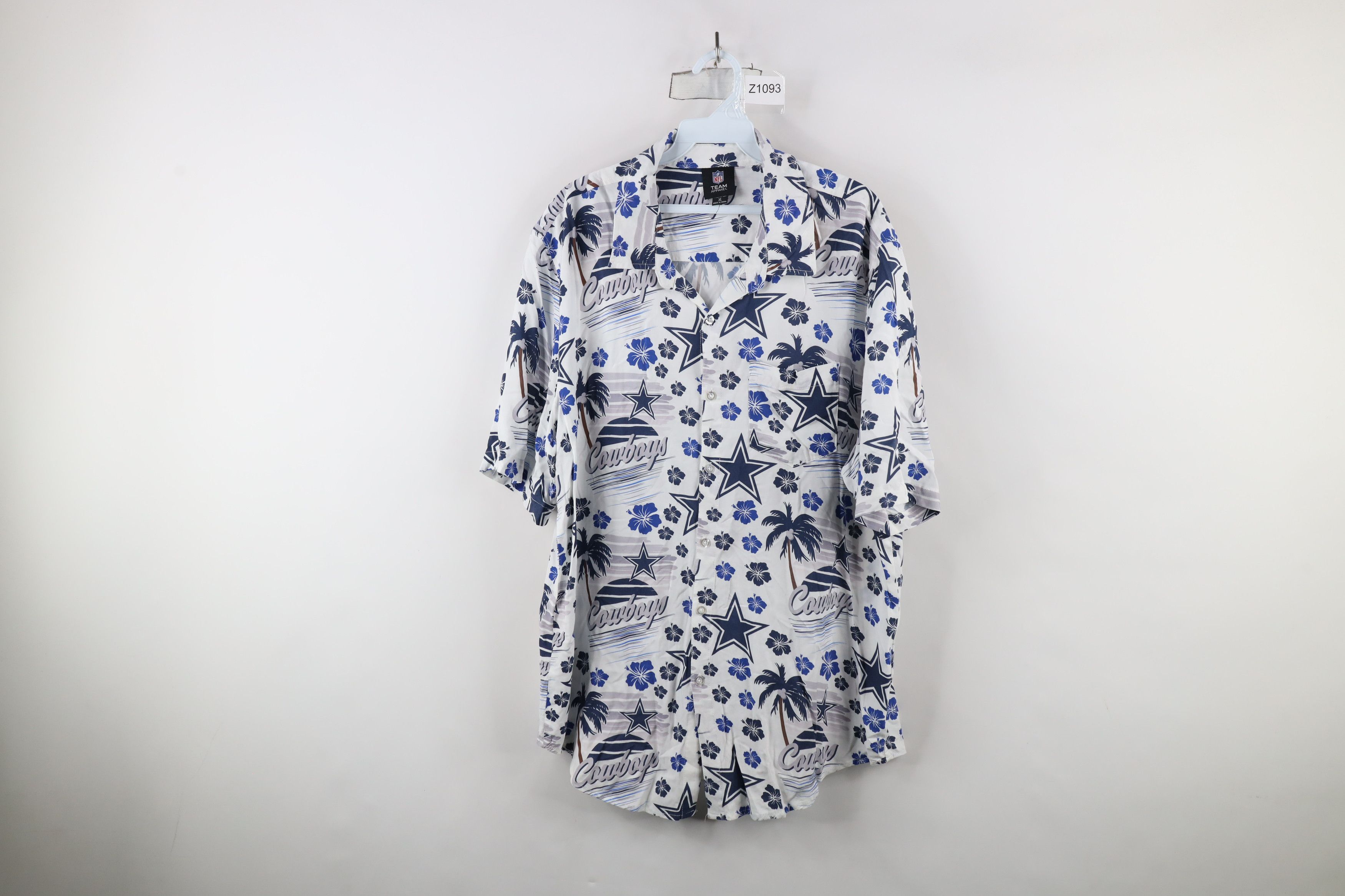 Vintage Vintage NFL All Over Print Cowboys Hawaiian Button Shirt Size US XL / EU 56 / 4 - 1 Thumbnail