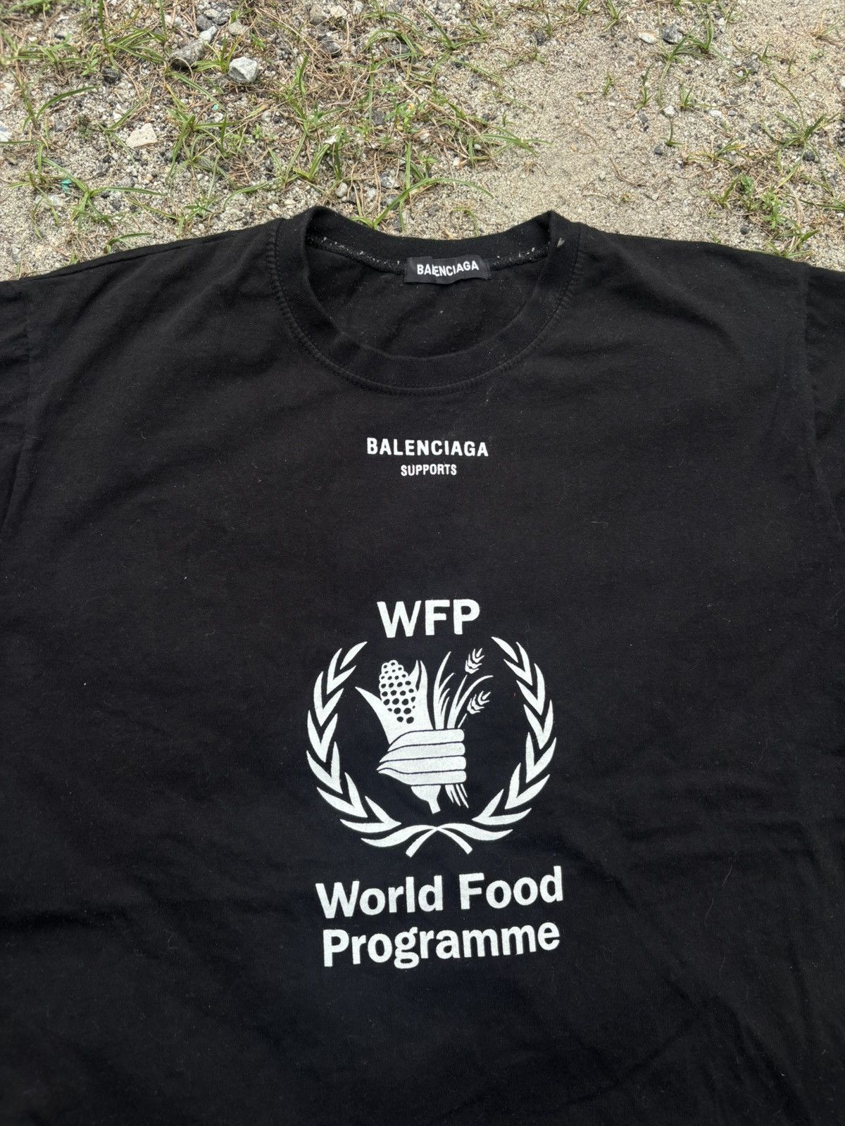 Balenciaga Balenciaga World Food Programme Saving Lives Tshirt Size US L / EU 52-54 / 3 - 3 Thumbnail