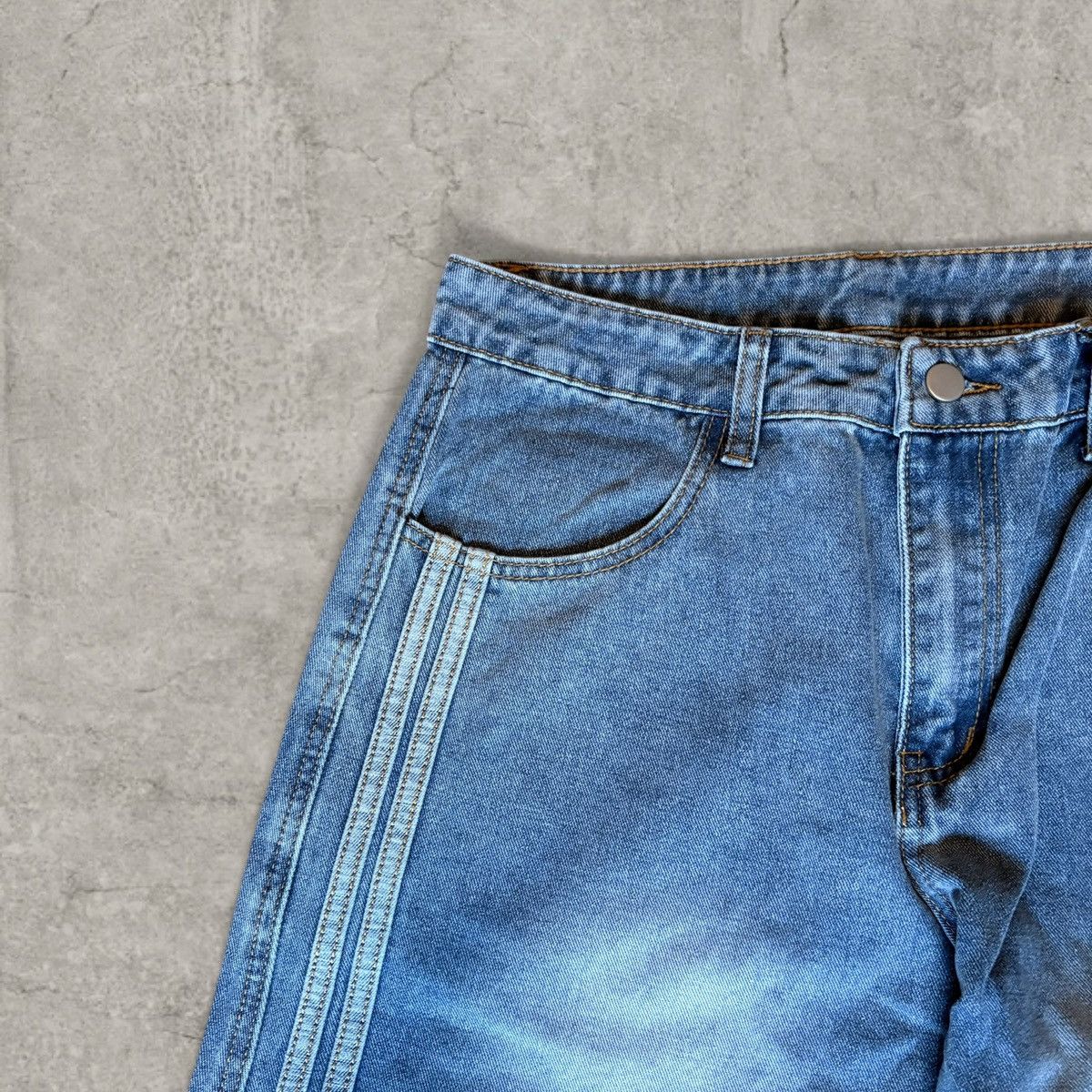 Japanese Brand Cool wide skater Japanese style jeans in faded blue. Size L Size US 34 / EU 50 - 4 Thumbnail