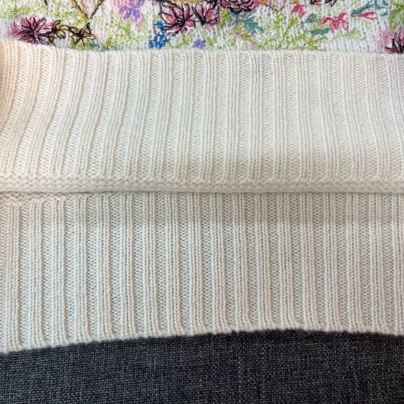 Dior Dior Milk white bee embroidered animal flower cashmere swe Size XXS / US 00 / IT 34 - 3 Thumbnail