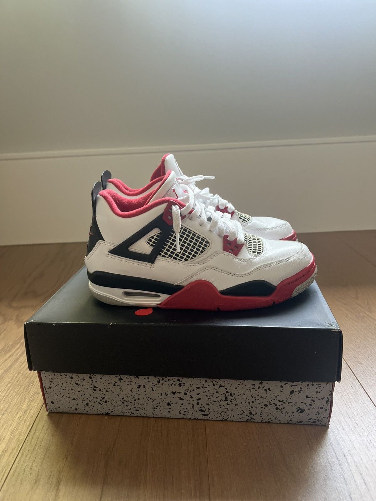 Jordan Brand Jordan 4 Fire Red gs’ Size US 7 / EU 40 - 1 Thumbnail