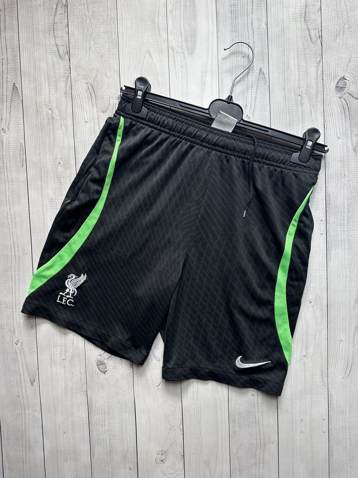Nike Nike Liverpool soccer shorts logo green line size Xs/S Size US 29 - 1 Thumbnail