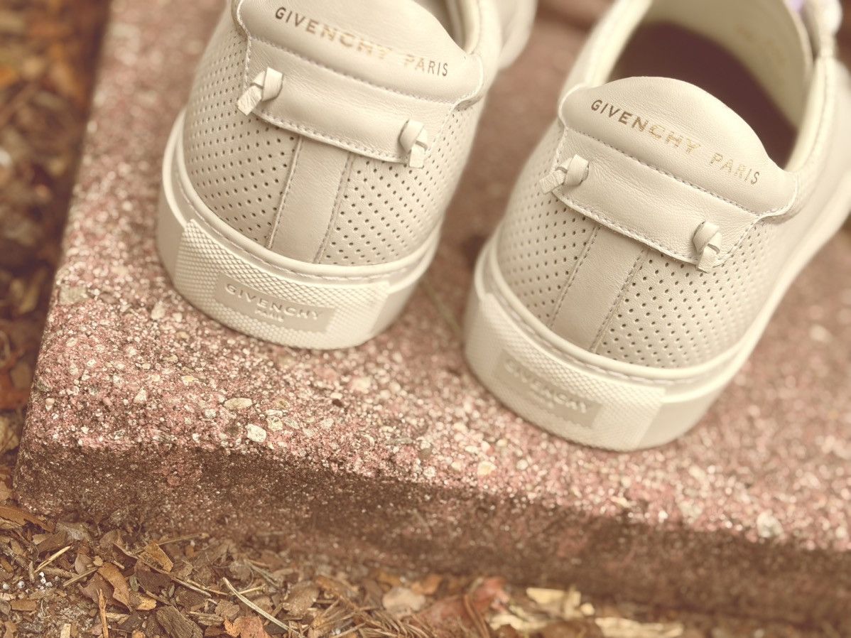 Givenchy Givenchy Urban Street Low Perforated Knot Sneakers – White Size US 11.5 / EU 44-45 - 4 Thumbnail