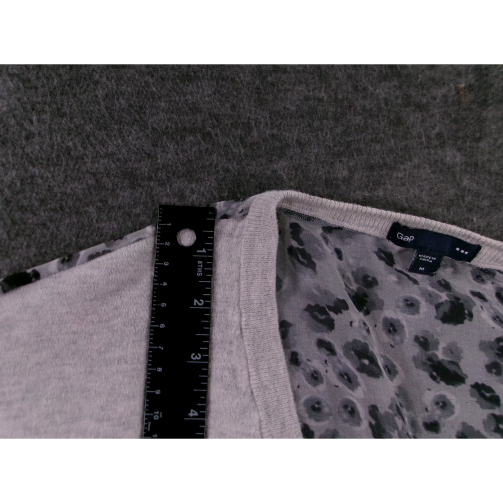 Gap Gap Cardigan Sweater Women M Gray Animal Print Button Knit Back Size M / US 6-8 / IT 42-44 - 4 Thumbnail