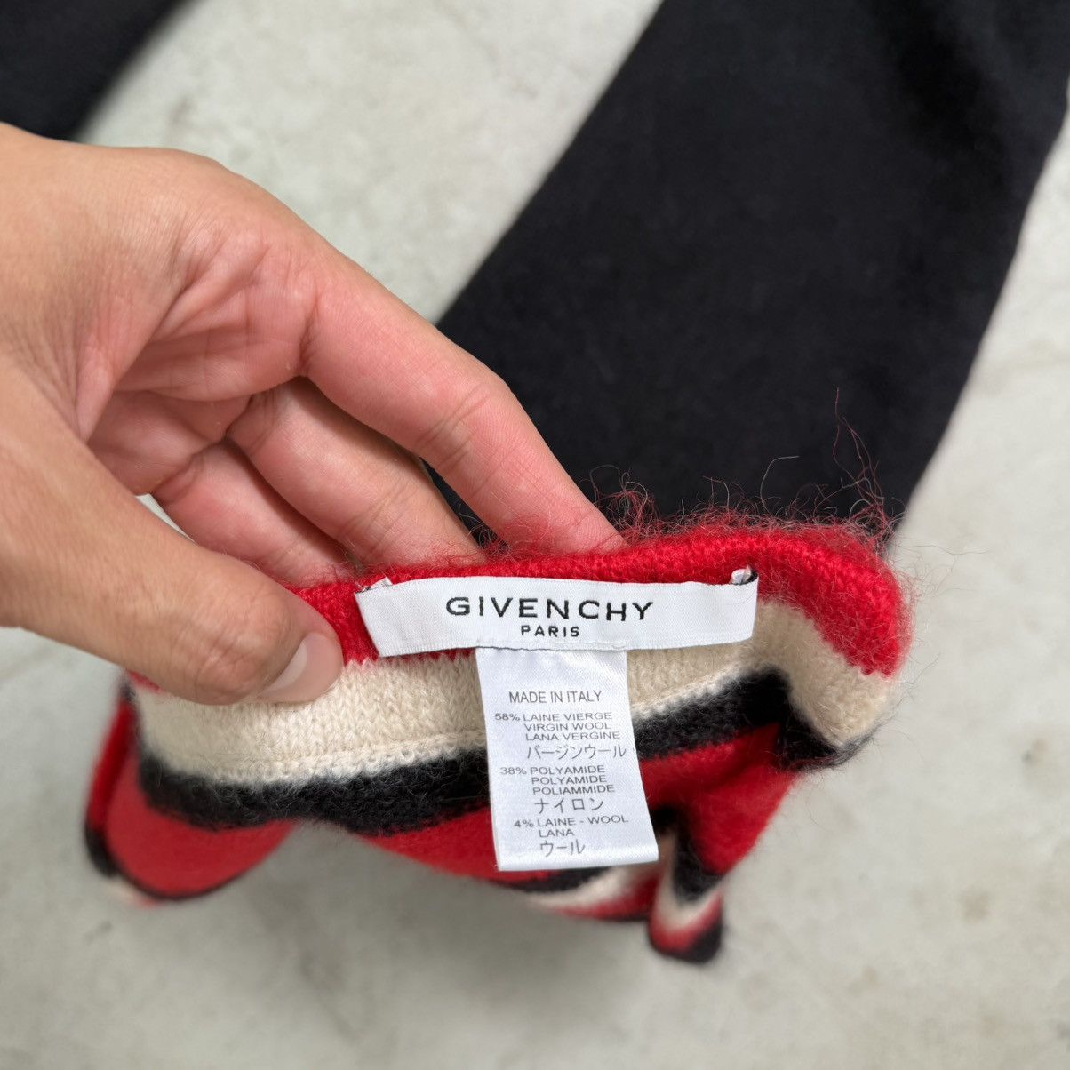 Givenchy Givenchy Double Star Wool Scarf Black/Red Size ONE SIZE - 5 Thumbnail
