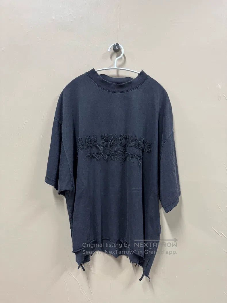 Balenciaga Balenciaga Collar Letter Frayed Short-sleeve T-Shirt Size US L / EU 52-54 / 3 - 2 Thumbnail