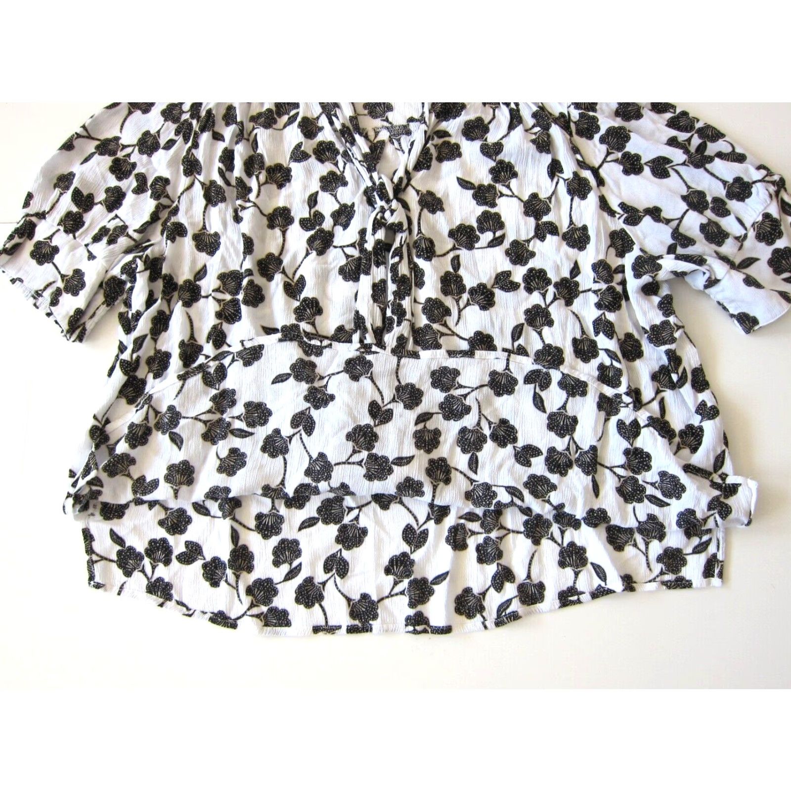 Vintage VINTAGE Lane Bryant Blouse 100% Rayon White Floral V-Neck Short Sleeve Tunic 18 Women Womens Size XXL / US 16-18 / IT 52-54 - 5 Thumbnail