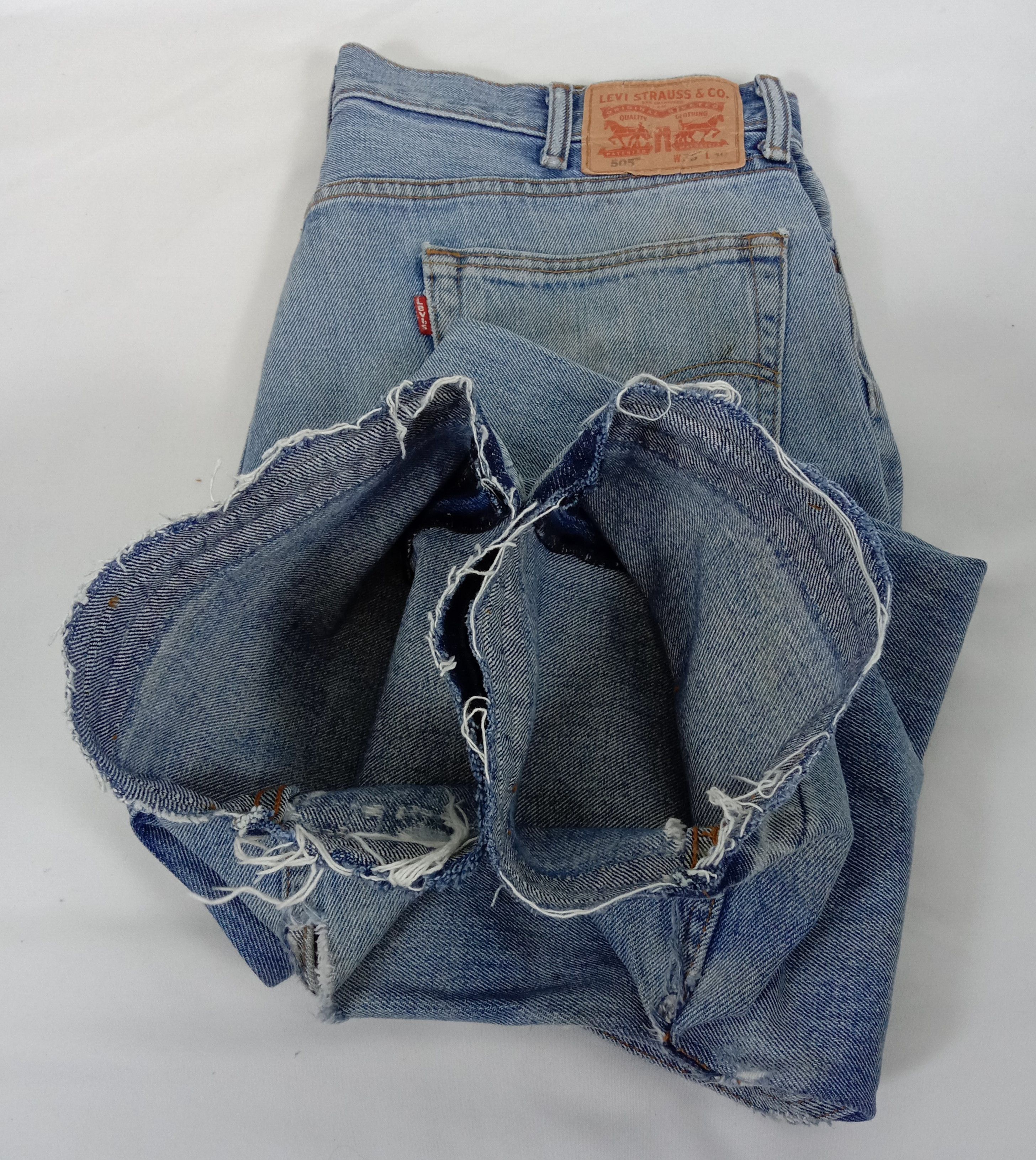 Levi's Vintage Levi's 505 Jeans Blue Wash Distressed Denim Size US 38 / EU 54 - 16 Thumbnail