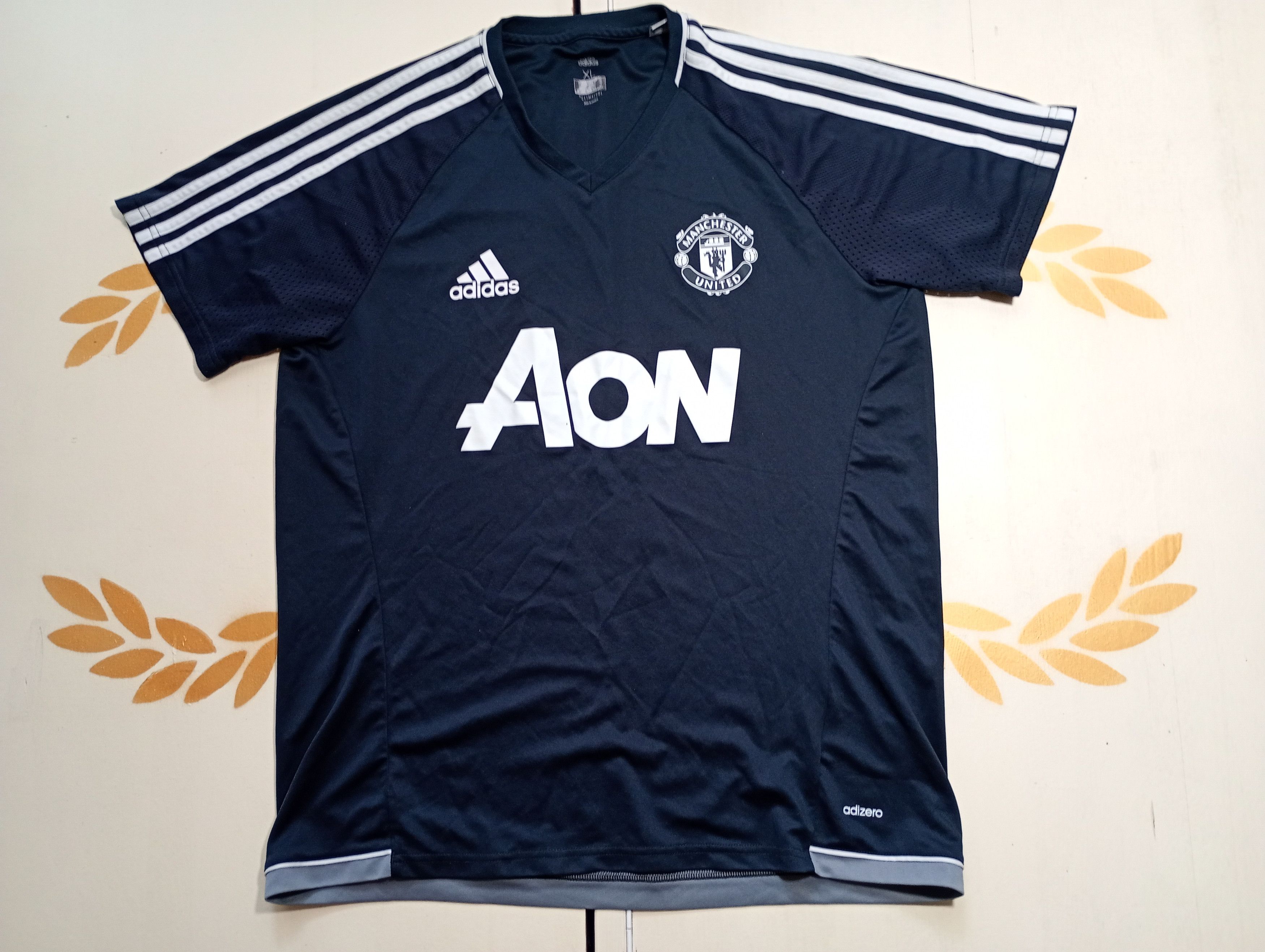 Adidas Adidas Manchester United Training Jersey 2017-2018 Size US XL / EU 56 / 4 - 1 Thumbnail