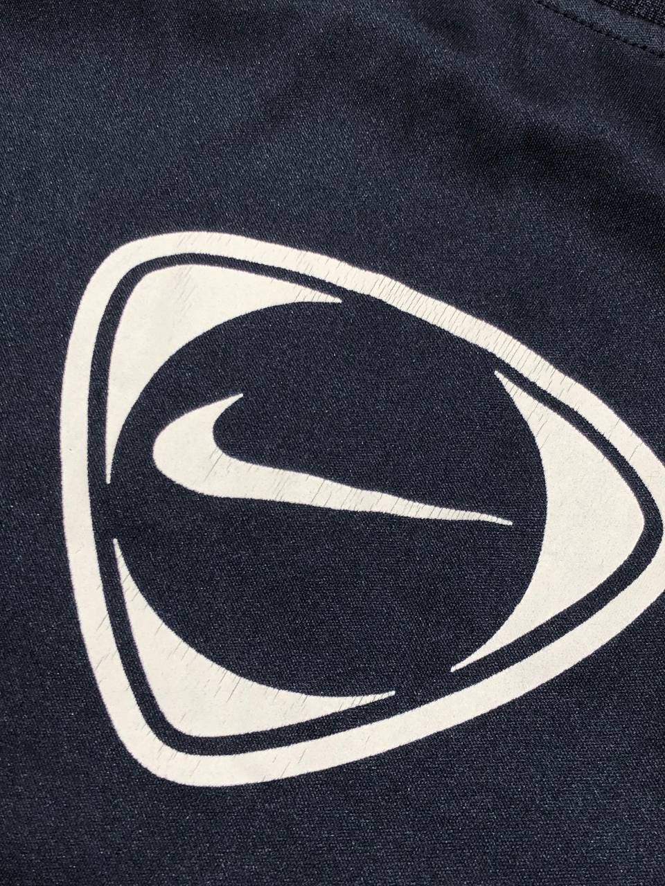 Nike Vintage blue T-Shirt Nike big logo center crazy Y2K size L Size US L / EU 52-54 / 3 - 8 Thumbnail