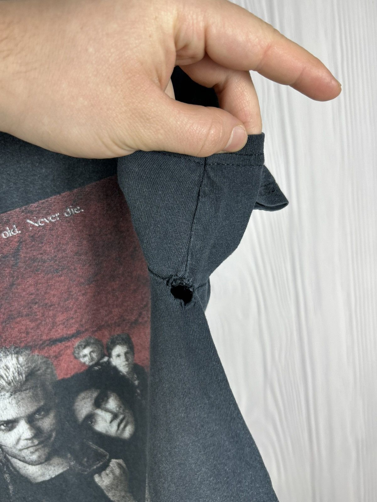 Vintage Vintage The Lost Boys Movie Horror Vampire T-Shirt Faded Size US XS / EU 42 / 0 - 8 Thumbnail