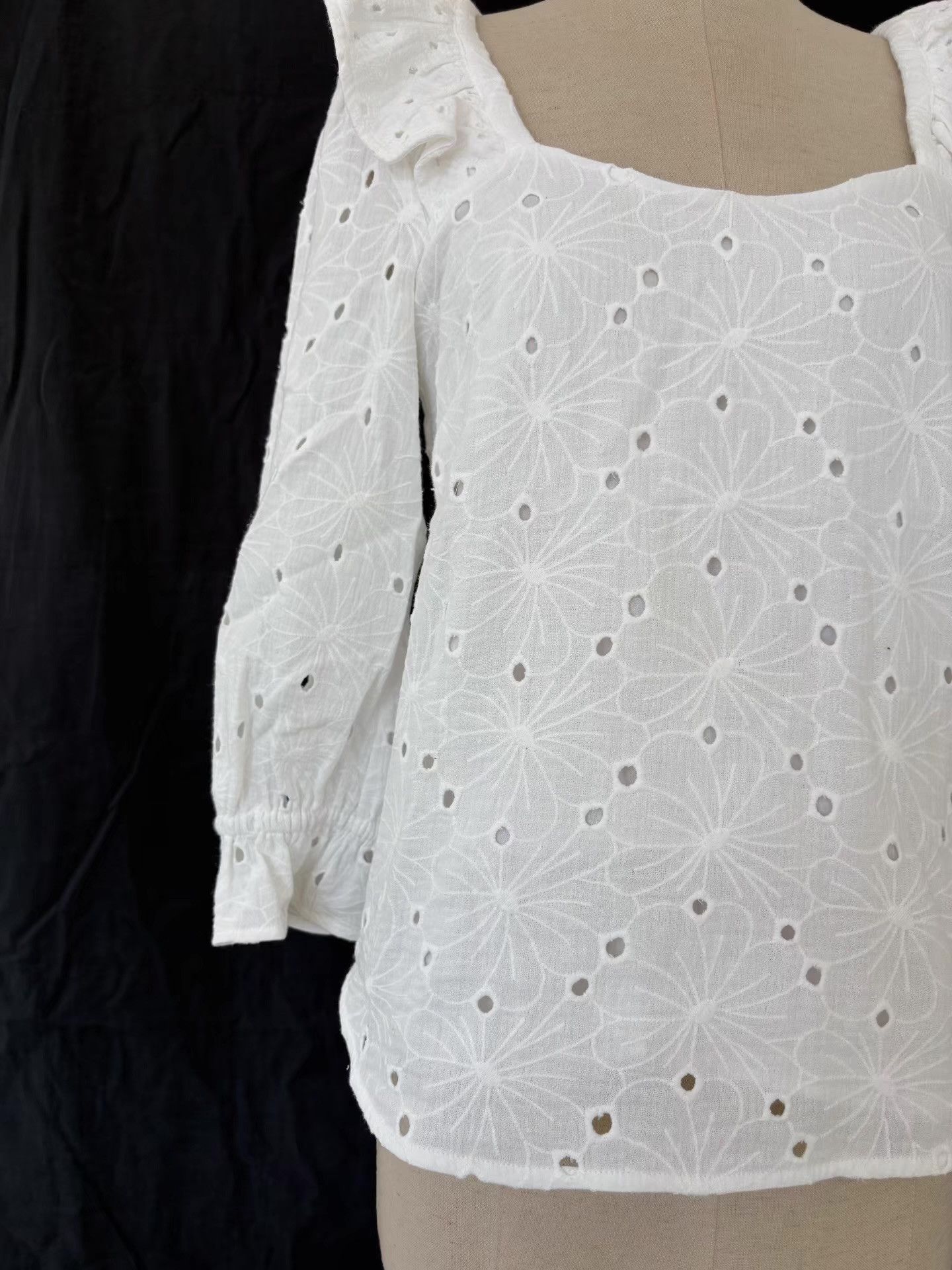 Paul Smith PS Paul Smith Women's White Cutwork Embroidered Top Ｑ21 Size M / US 6-8 / IT 42-44 - 7 Thumbnail