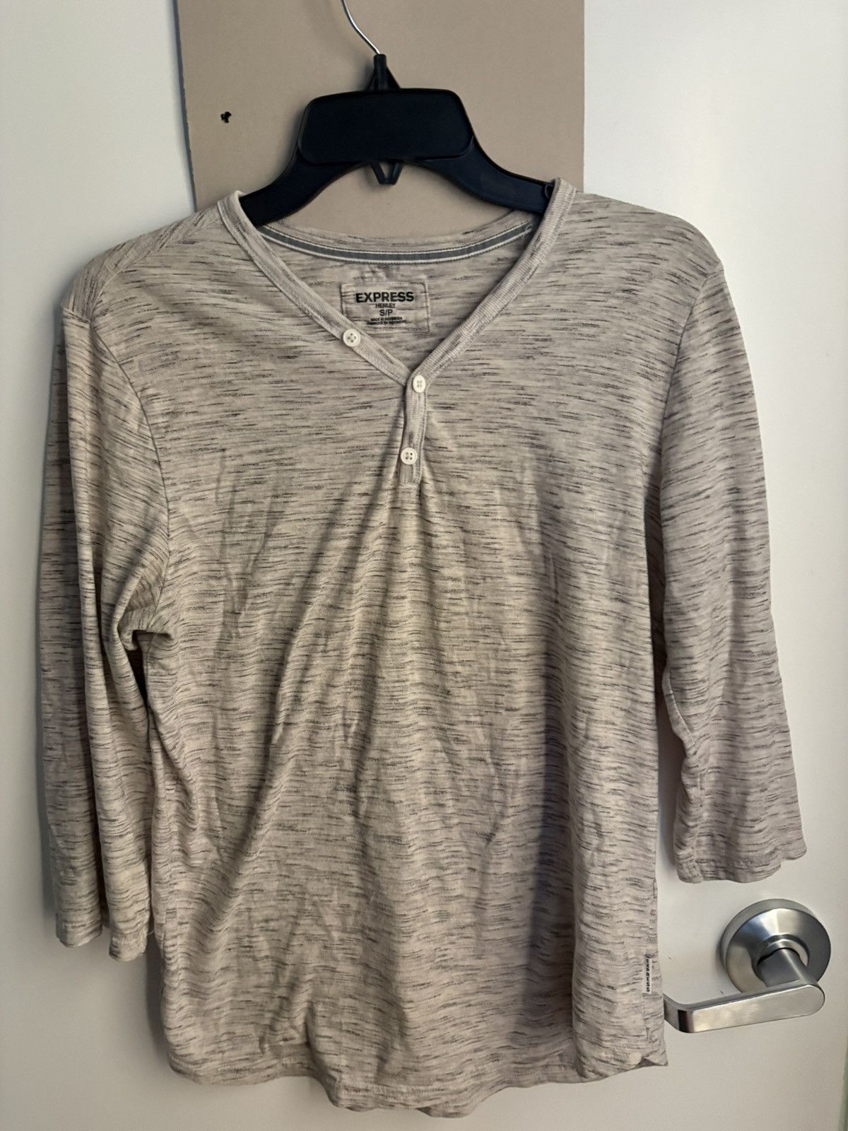 Express Express Men's Gray Henley Button Solid 3/4 Sleeve Size S Size US S / EU 44-46 / 1 - 7 Thumbnail