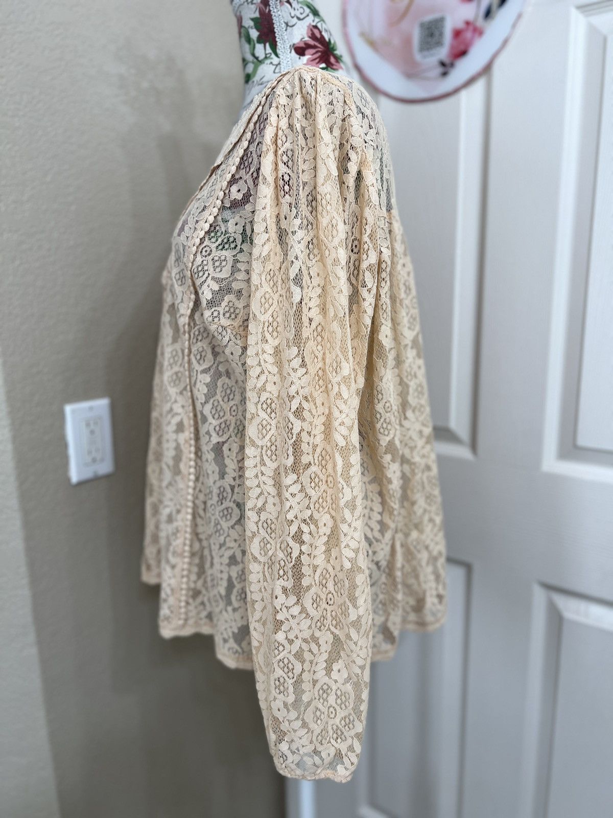 Torrid torrid Beige Lace V-Neck Long Sleeve Blouse Size L / US 10 / IT 46 - 4 Thumbnail