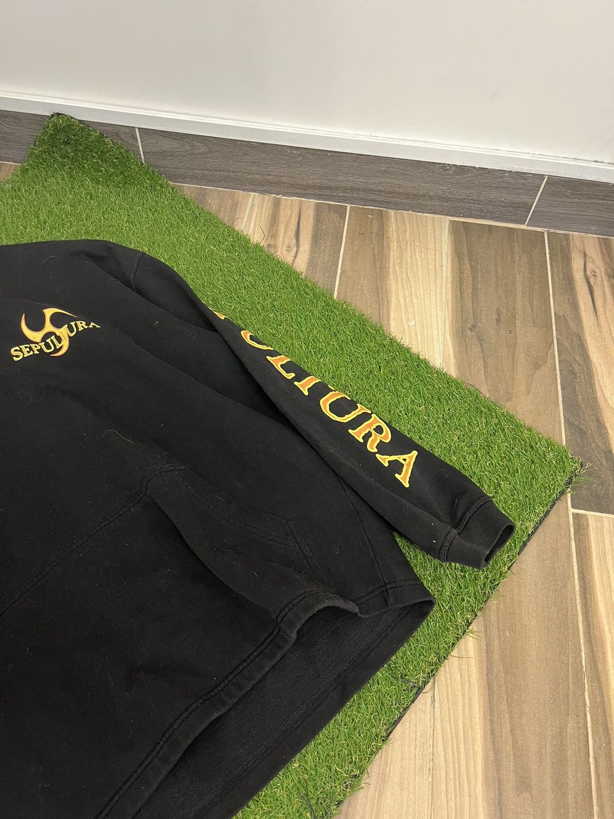 Band Tees Vintage 1993 / 1998 Sepultura Rock Band Hoodie Size US L / EU 52-54 / 3 - 14 Thumbnail