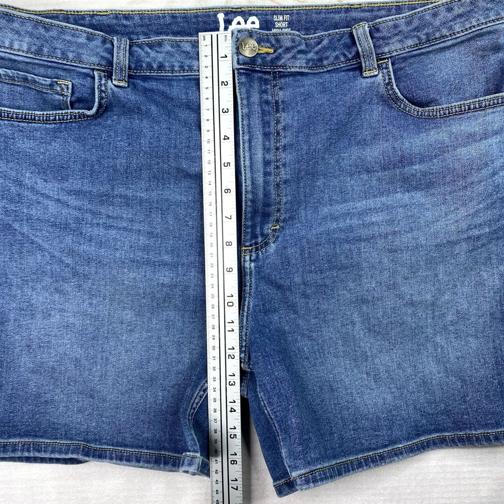 Lee Lee Shorts Womens 22 Slim High Rise Medium Wash Denim 5" Inseam Stretch Pockets 5-Pocket Design Casual Summer Spring Mens Womens Girls Boys Size 40" / US 18 - 3 Thumbnail