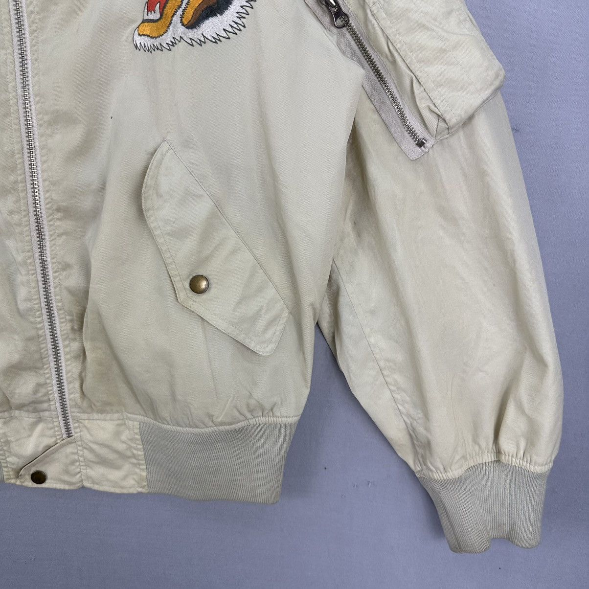 Avirex Vintage Avirex Souvenir Bomber Jacket Embroidery Japan Map Size US L / EU 52-54 / 3 - 3 Thumbnail