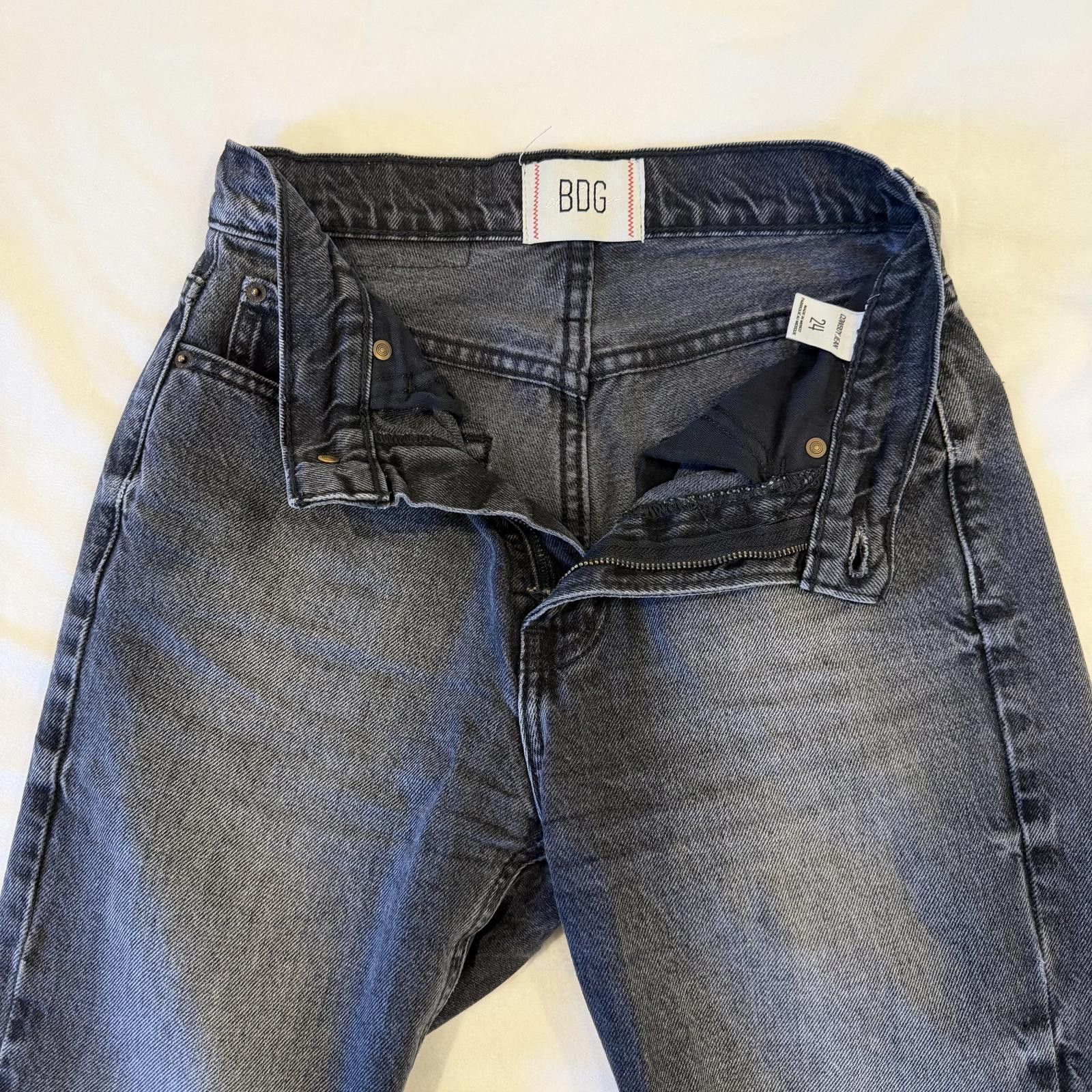 bdg cigarette jeans Reed Mid-Rise Jean Care 52% Lyocell / 43% Polyester / 3% Rayon / 2% Spandex Machine wash cold Tumble dry low Do not bleach Low iron if needed BDG Urban Outfitters Jaya Low