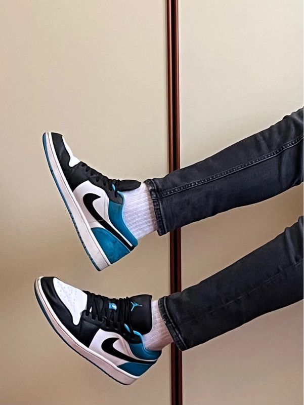 Nike Nike Air Jordan 1 Low SE “Laser Blue” Size US 11 / EU 44 - 2 Thumbnail