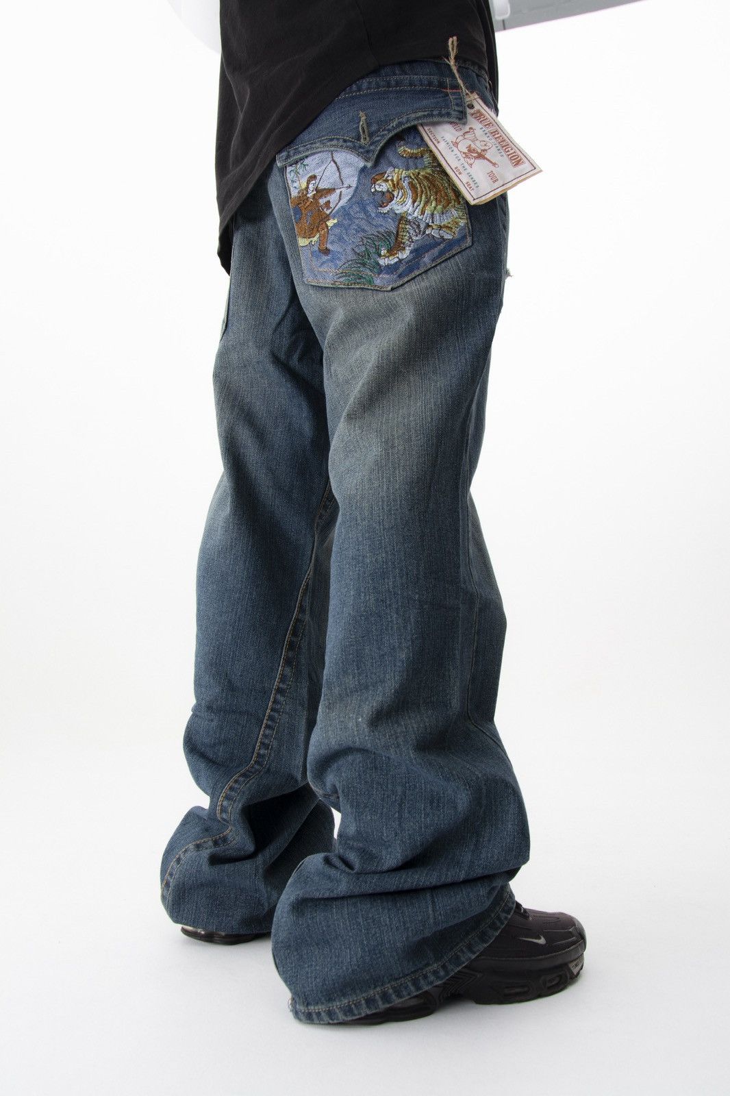 True Religion True religion faded denim distressed pants Size US 42 / EU 58 - 2 Thumbnail