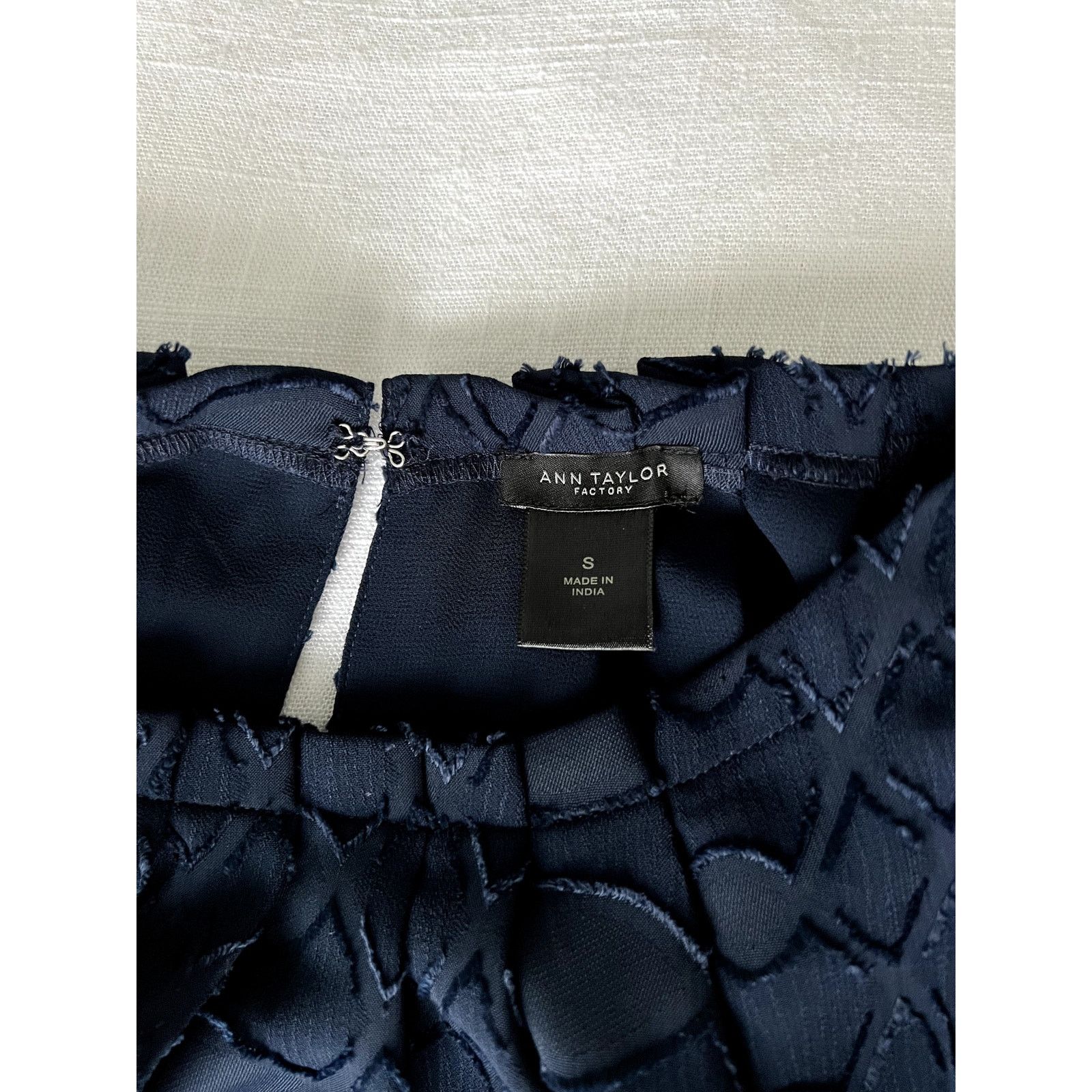 Ann Taylor Ann Taylor Women's Short Sleeve Blouse Navy Blue Small Size S / US 4 / IT 40 - 3 Thumbnail