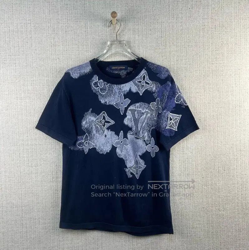 Louis Vuitton Summer Navy Logo T-shirt for Men .